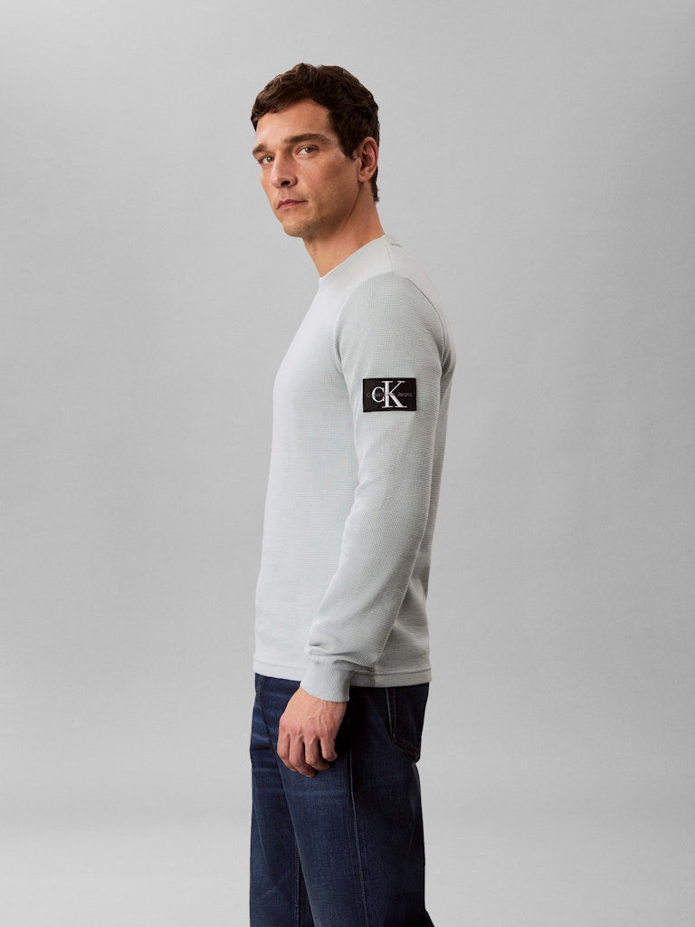 Calvin Klein Jeans miesten pitkähihainen paita Badge Waffle Tee, harmaa