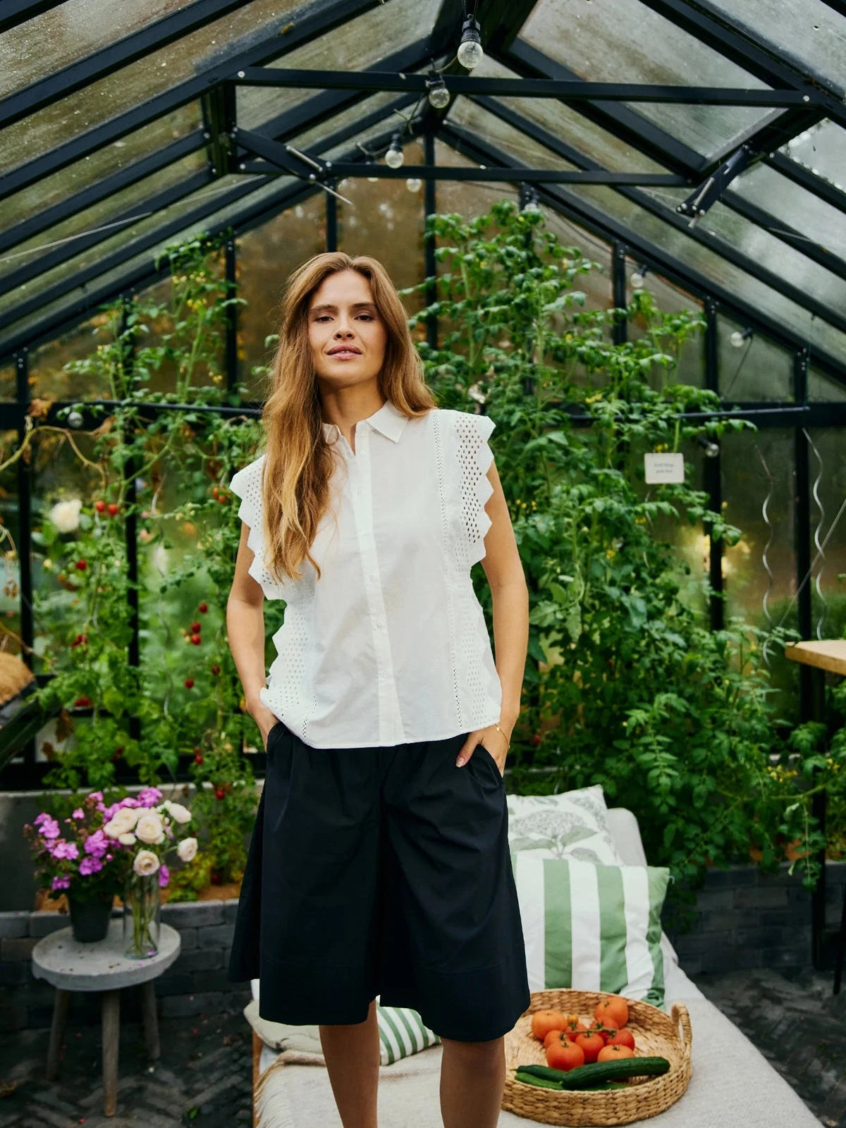 Freequent naisten shortsit Jules Bermuda, musta