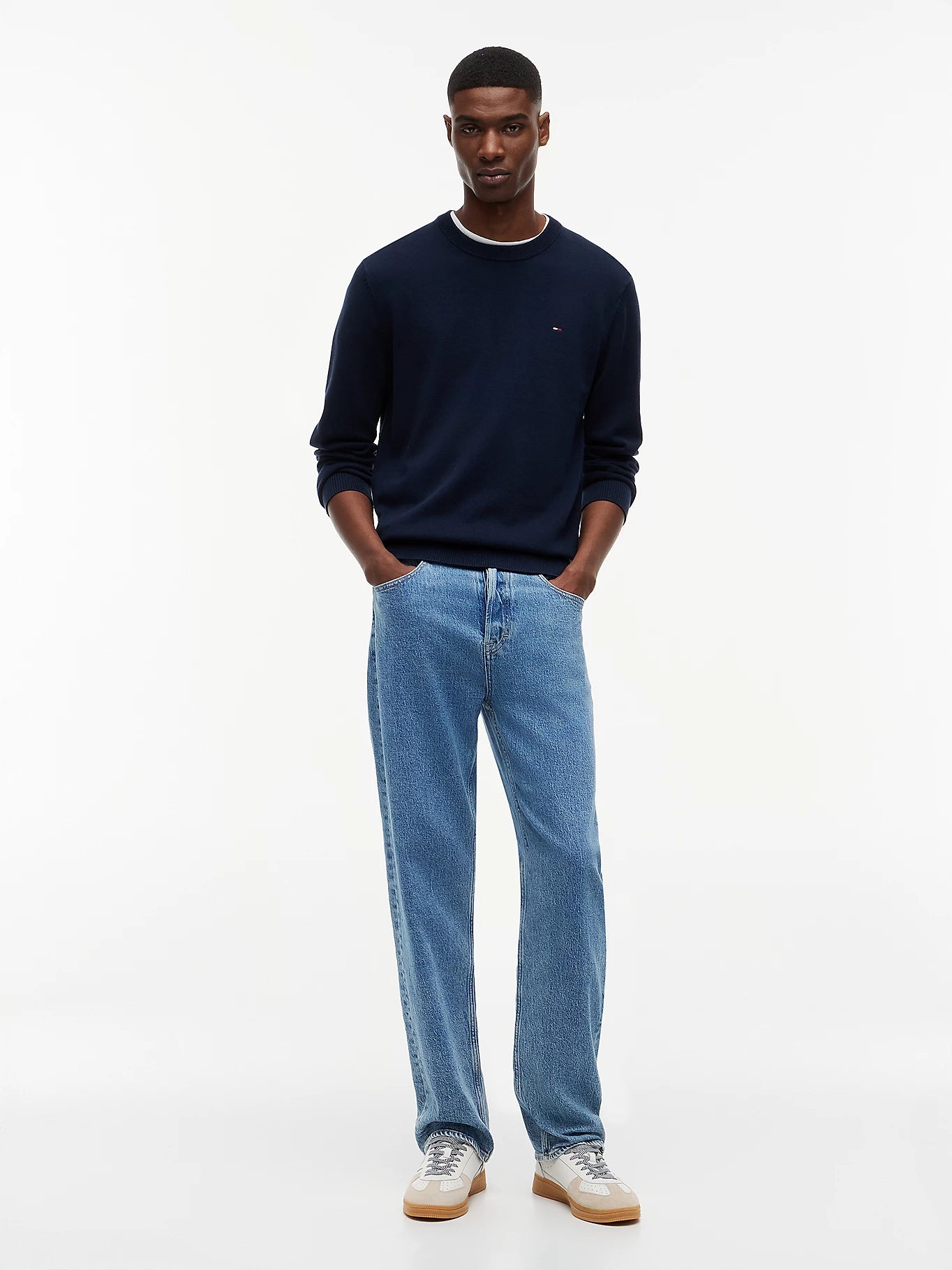 Tommy Jeans miesten neulepusero Tommy Flag Embroidery Lightweight Slim Jumper, tummansininen