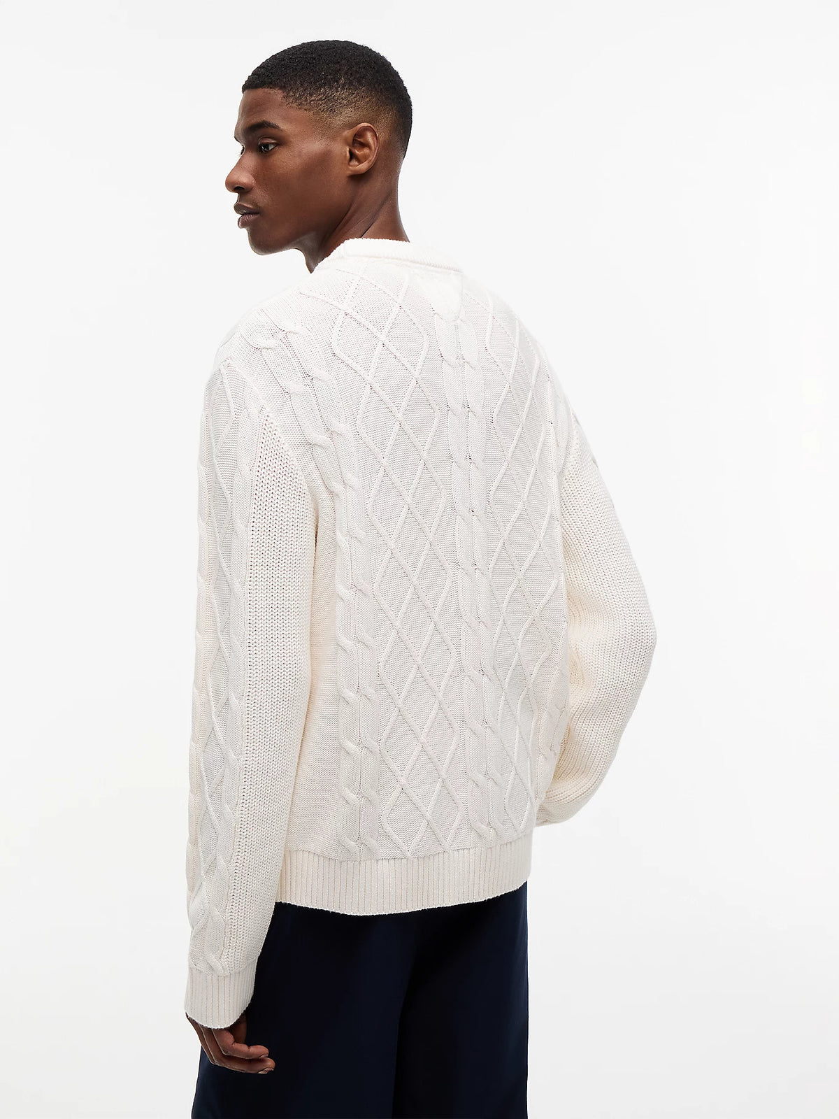 Tommy Jeans miesten neulepusero Regular Cable Knit Sweater, luonnonvalkoinen