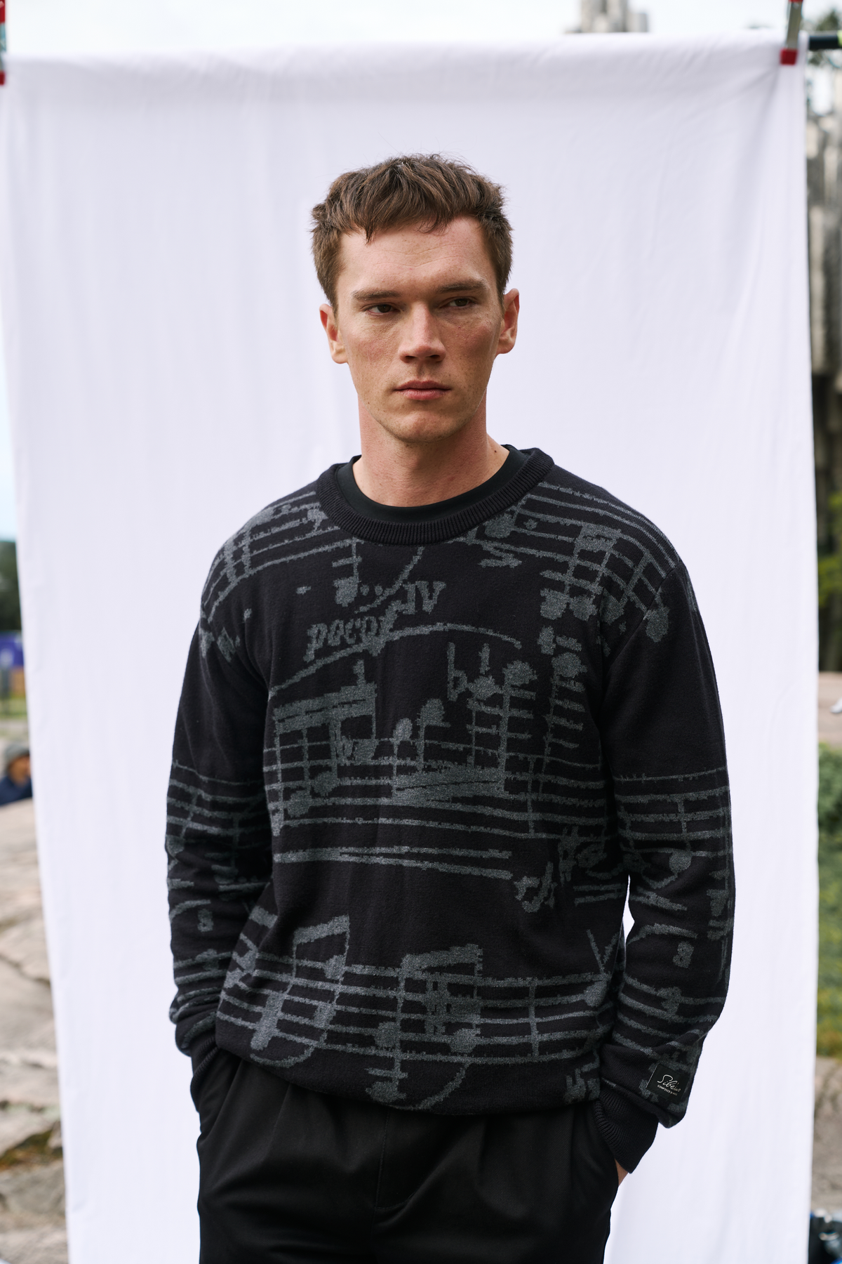 Makia x Sibelius miesten neulepusero Sibelius Note Knit, musta