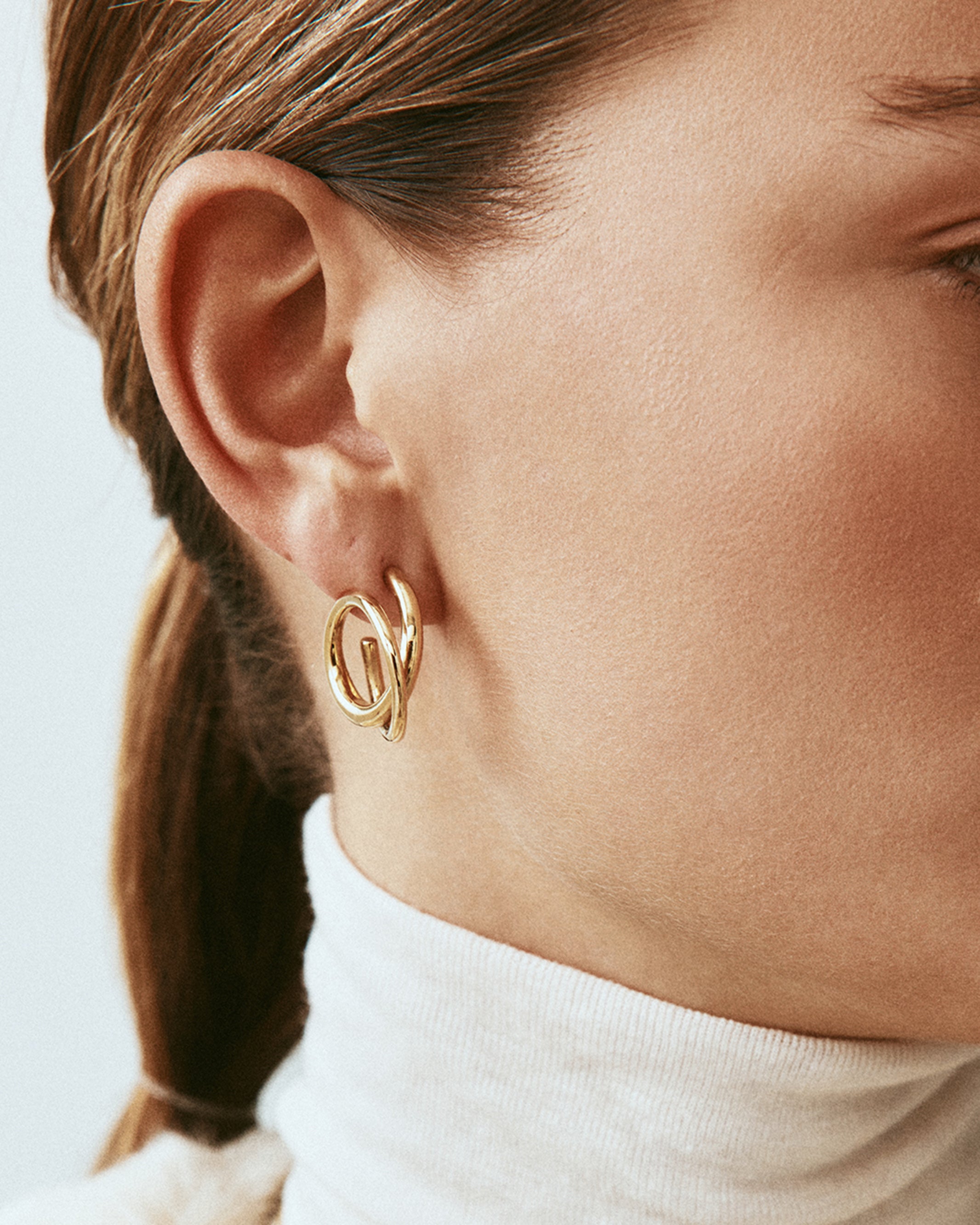 Edblad korvakorut Nouveau Hoops L, Gold pleated