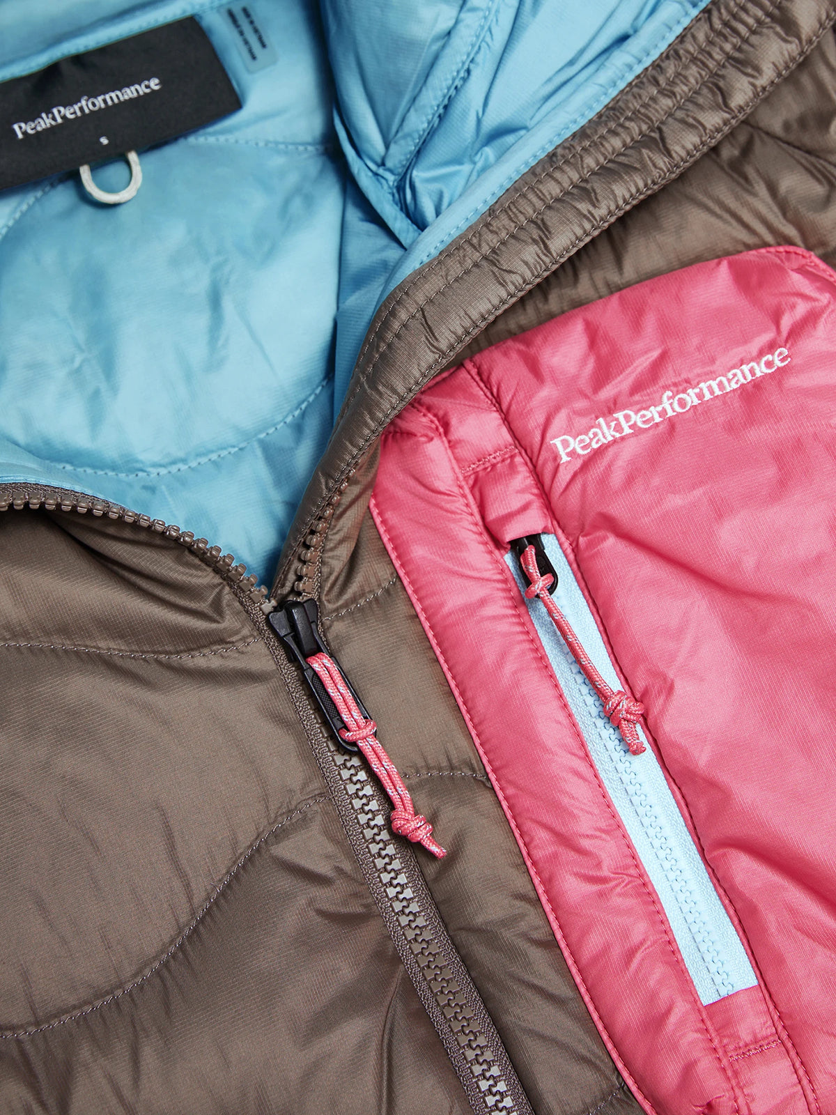 Peak Performance naisten untuvatakki Helium Utility Down Hood Jacket, kaakaonruskea