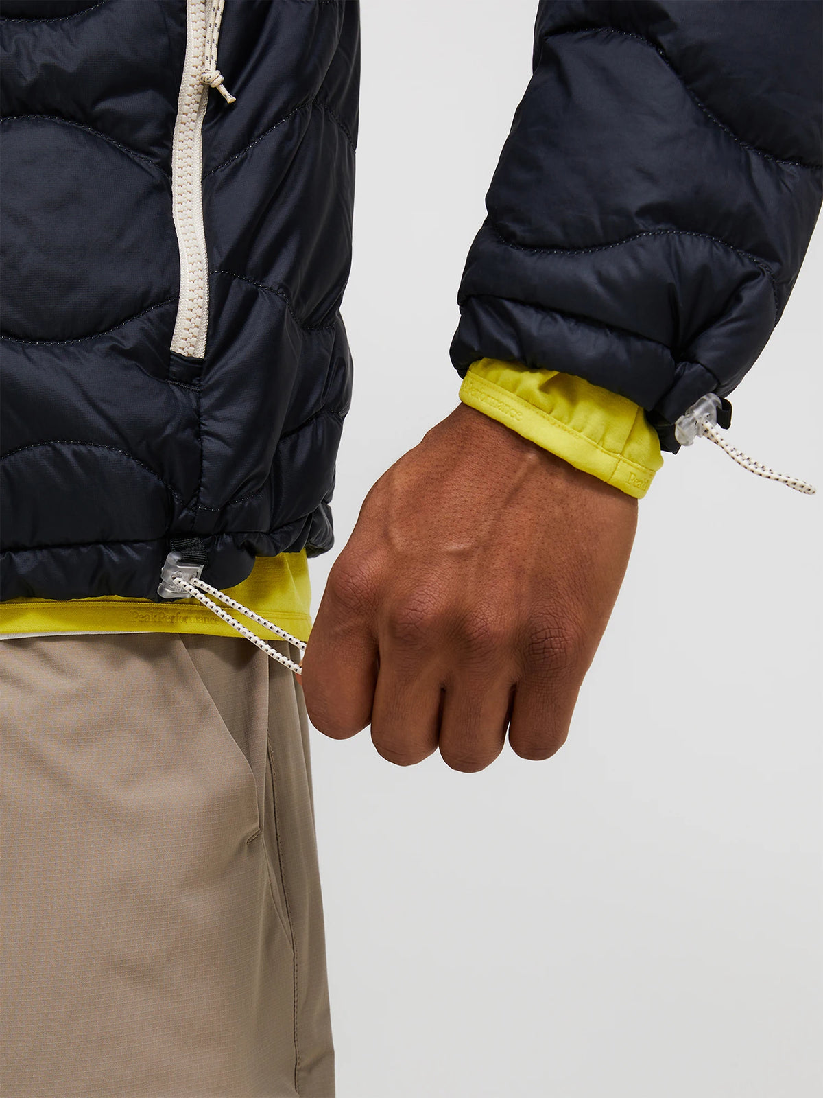 Peak Performance miesten takki Helium Utility Down Hood Jacket, musta
