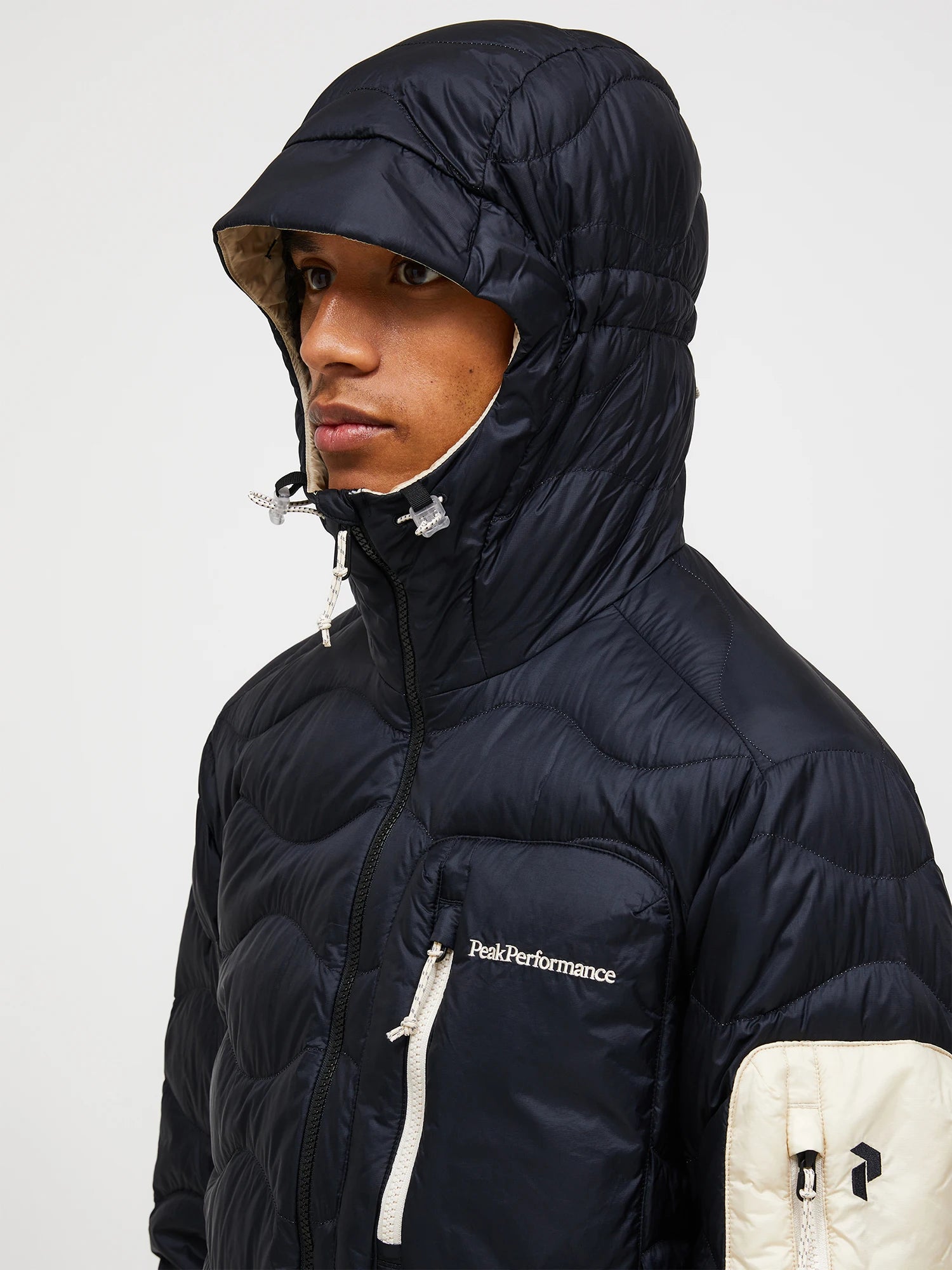 Peak Performance miesten takki Helium Utility Down Hood Jacket, musta