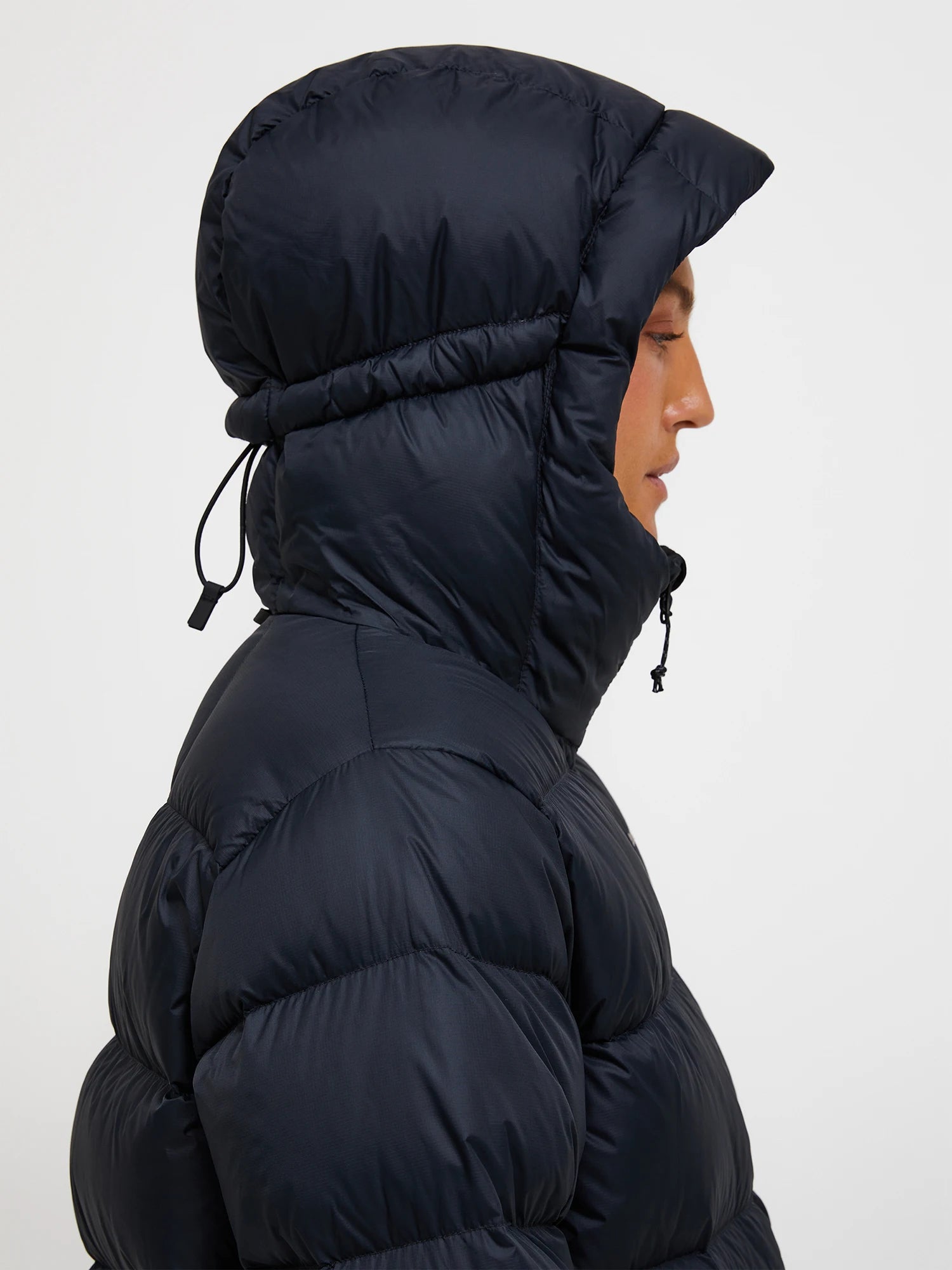 Peak Performance naisten untuvatakki W Frost Down Puffer Jacket, musta