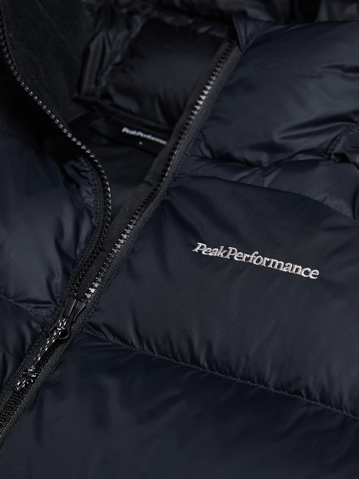 Peak Performance naisten untuvatakki W Frost Down Puffer Jacket, musta