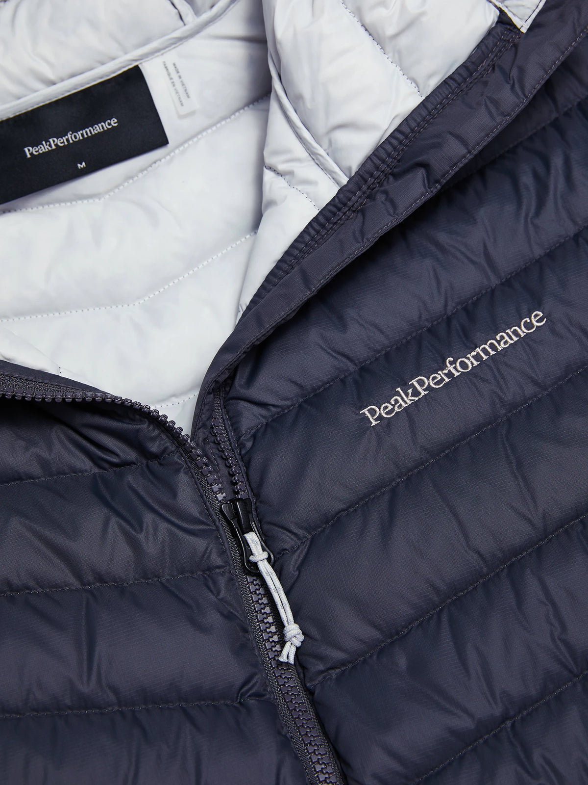 Peak Performance miesten untuvatakki Frost Hood Jacket, tummanharmaa