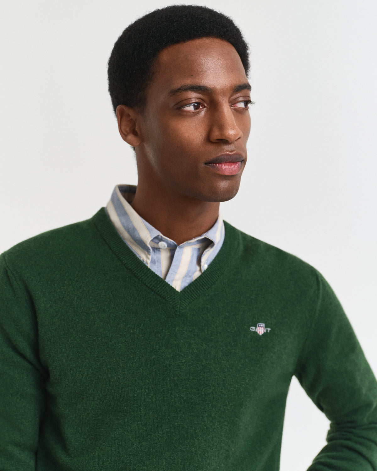 Gant miesten neulepusero Superfine Lambswool V-Neck, tummanvihreä