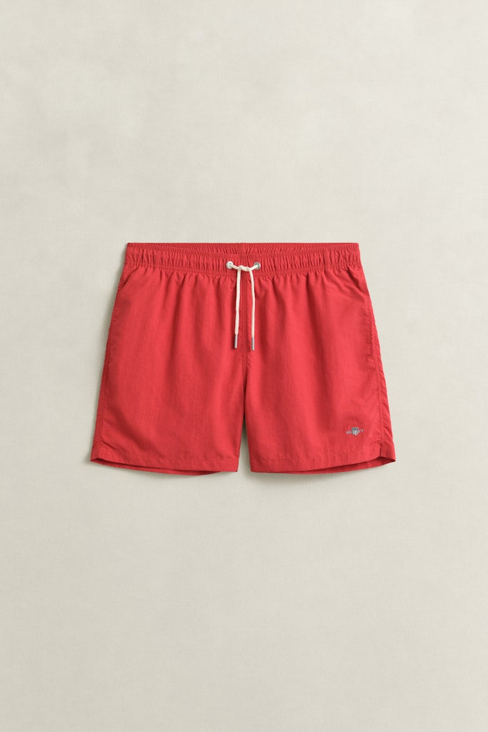 Gant miesten uimashortsit Classic Fit Swim Shorts, punainen, joissa joustava vyötärö ja kiristysnauha, yksivärinen ja suoralahkeinen malli, kestävää materiaalia.