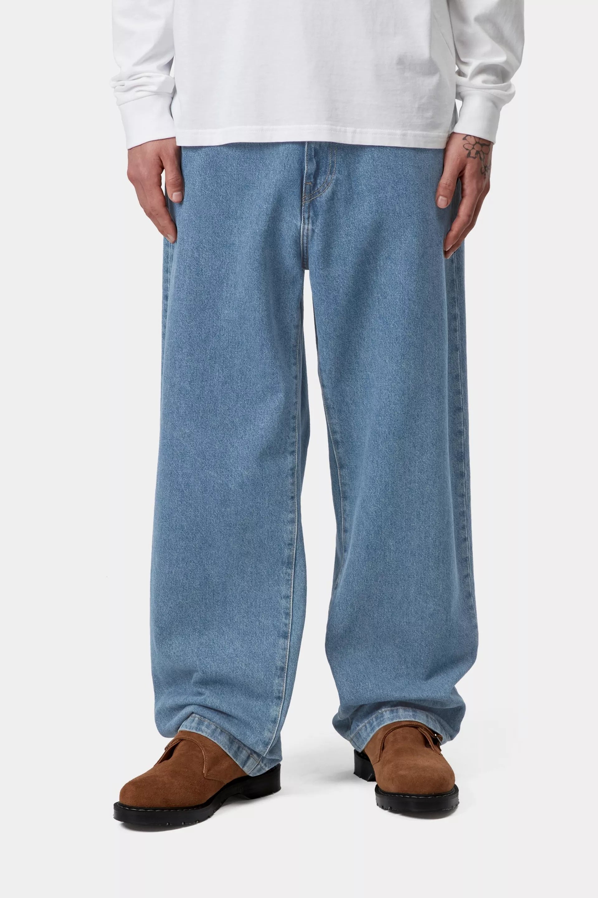 Carhartt miesten farkut Landon Jeans 'Robertson' Denim, sininen, väljällä istuvuudella ja klassisella vaaleansinisellä farkkukankaalla.