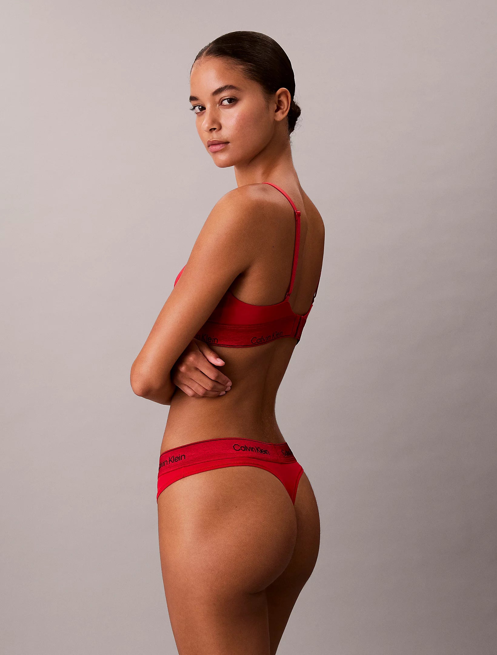 Calvin Klein naisten alushousut CK Thong, punainen