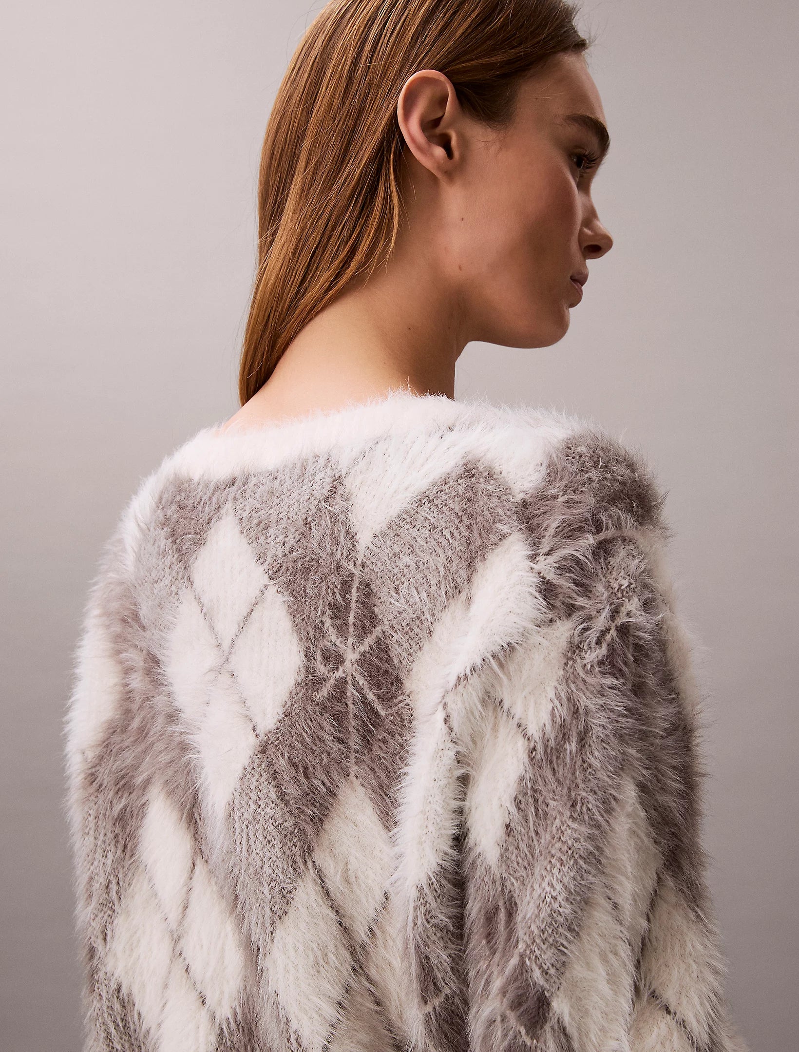 Calvin Klein Jeans naisten neuletakki Fuzzy Novelty Argyle Sweater, harmaa kuosillinen