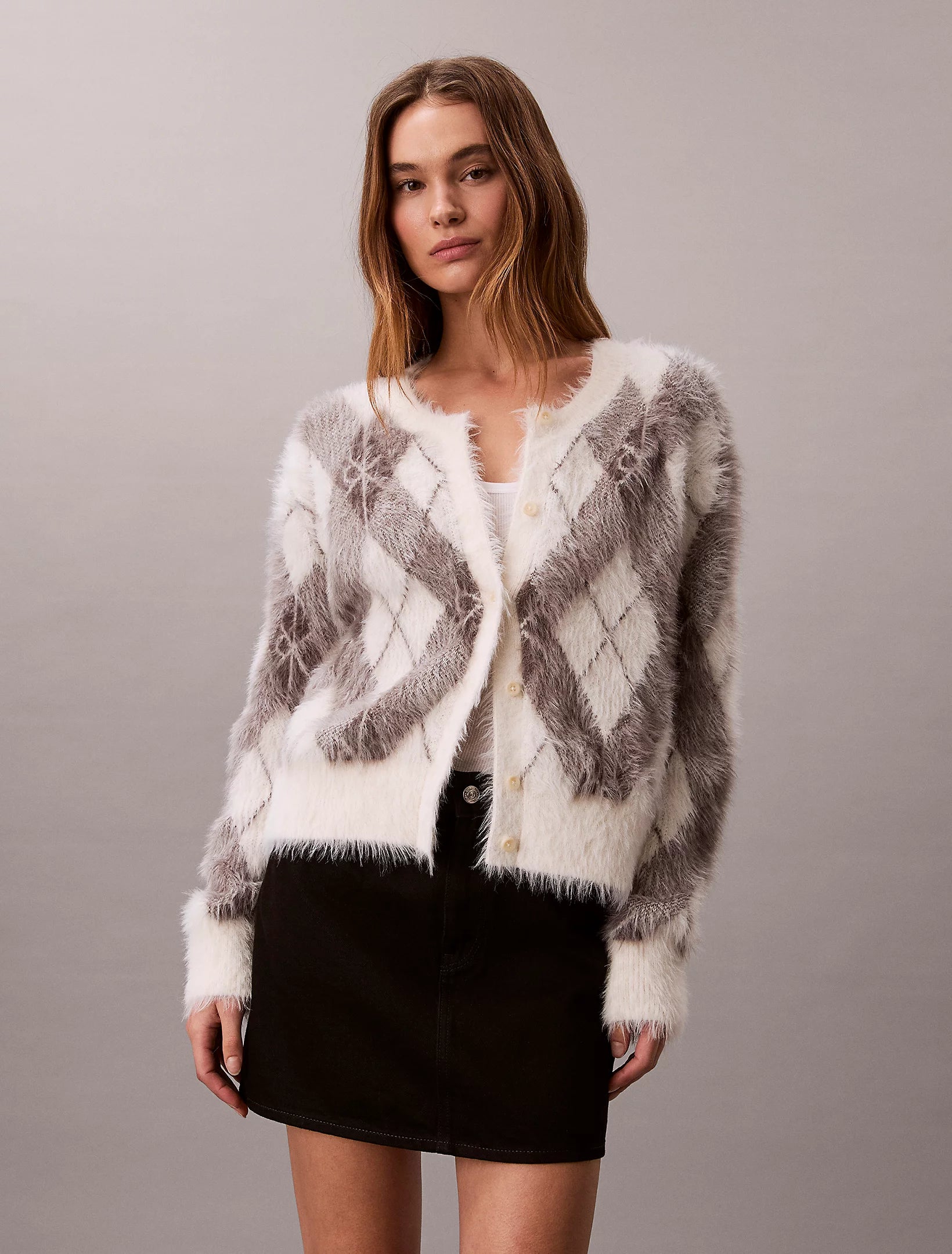 Calvin Klein Jeans naisten neuletakki Fuzzy Novelty Argyle Sweater, harmaa kuosillinen