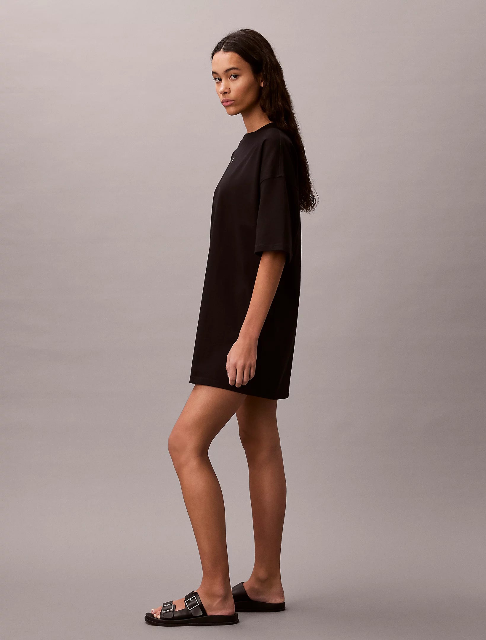 Calvin Klein Jeans naisten t-paitamekko SS WOven Label Oversized Tee Dress, musta