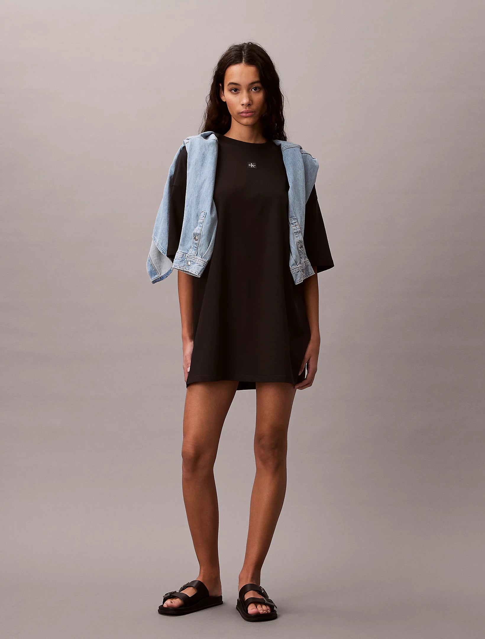 Calvin Klein Jeans naisten t-paitamekko SS WOven Label Oversized Tee Dress, musta