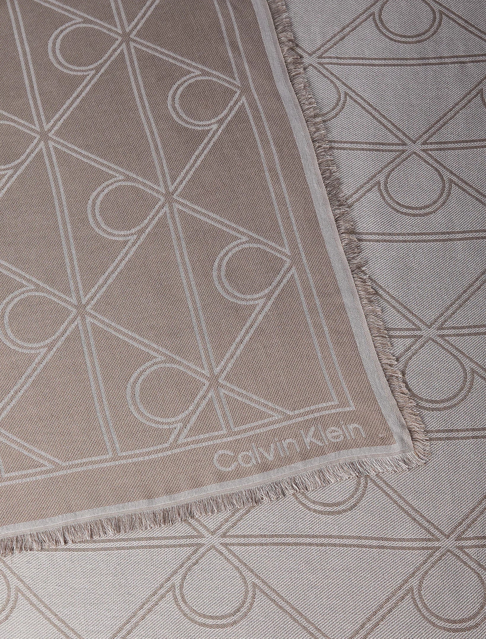 Calvin Klein Accessories unisex huivi Emblem AOP Contrast LW Square, vaalea beige