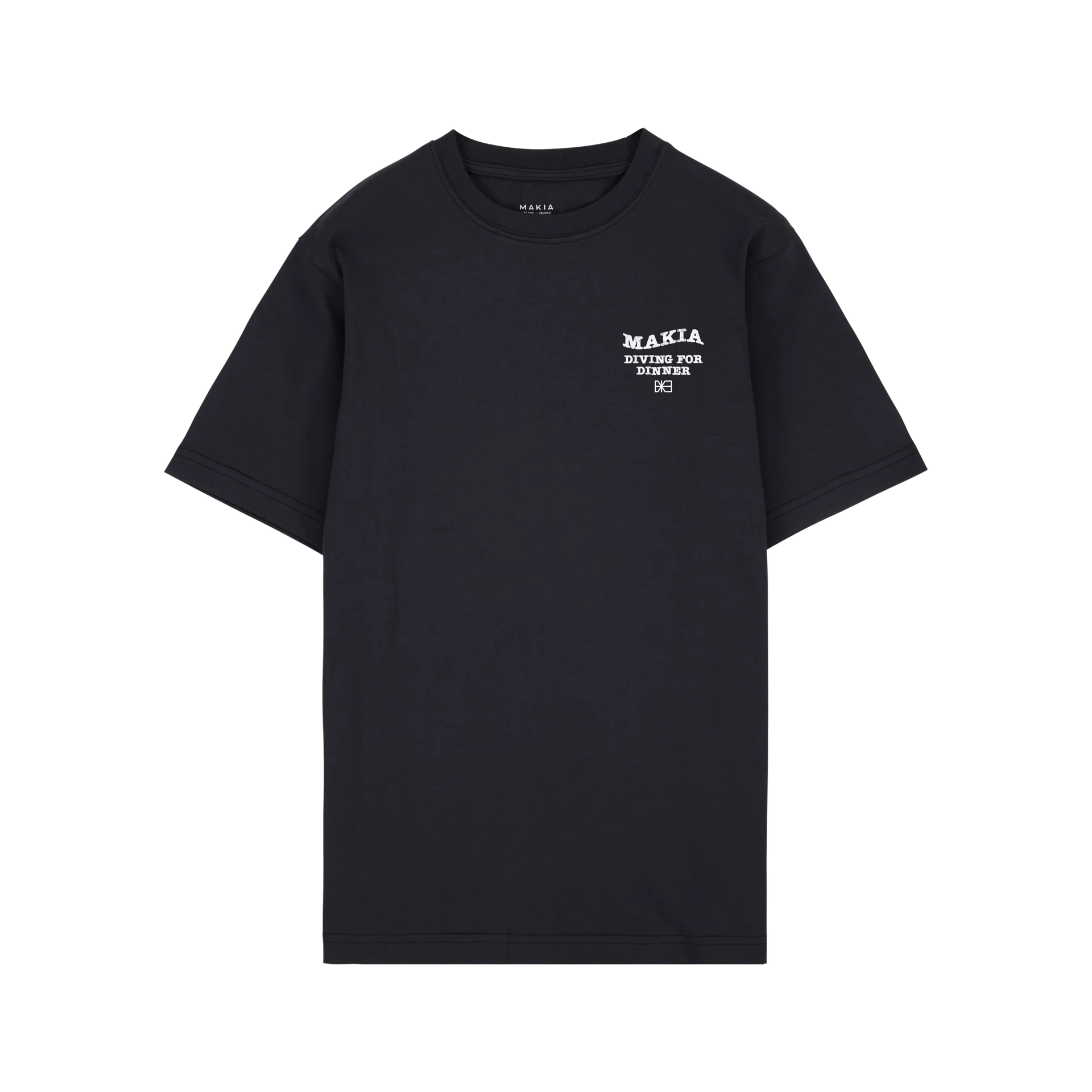 Makia miesten t-paita Erik T-shirt, musta, jonka materiaali on pehmeää puuvillaa, suoraviivainen leikkaus ja rintamuksessa valkoinen painatus yksityiskohtineen.