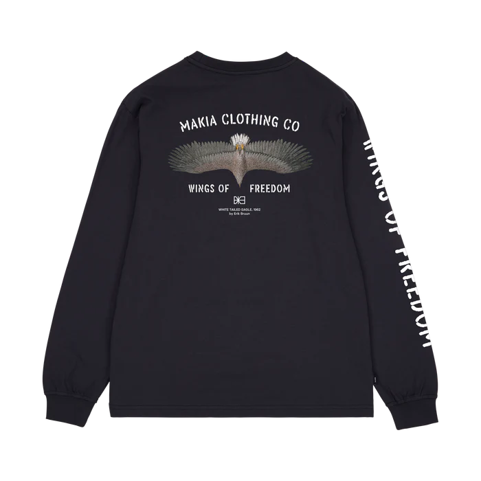 Makia miesten pitkähihainen paita Wings Long Sleeve, musta, jossa rento ja suoraleikkaus, edessä iso kotka-aiheinen painatus ja oikeassa hihassa valkoinen teksti.