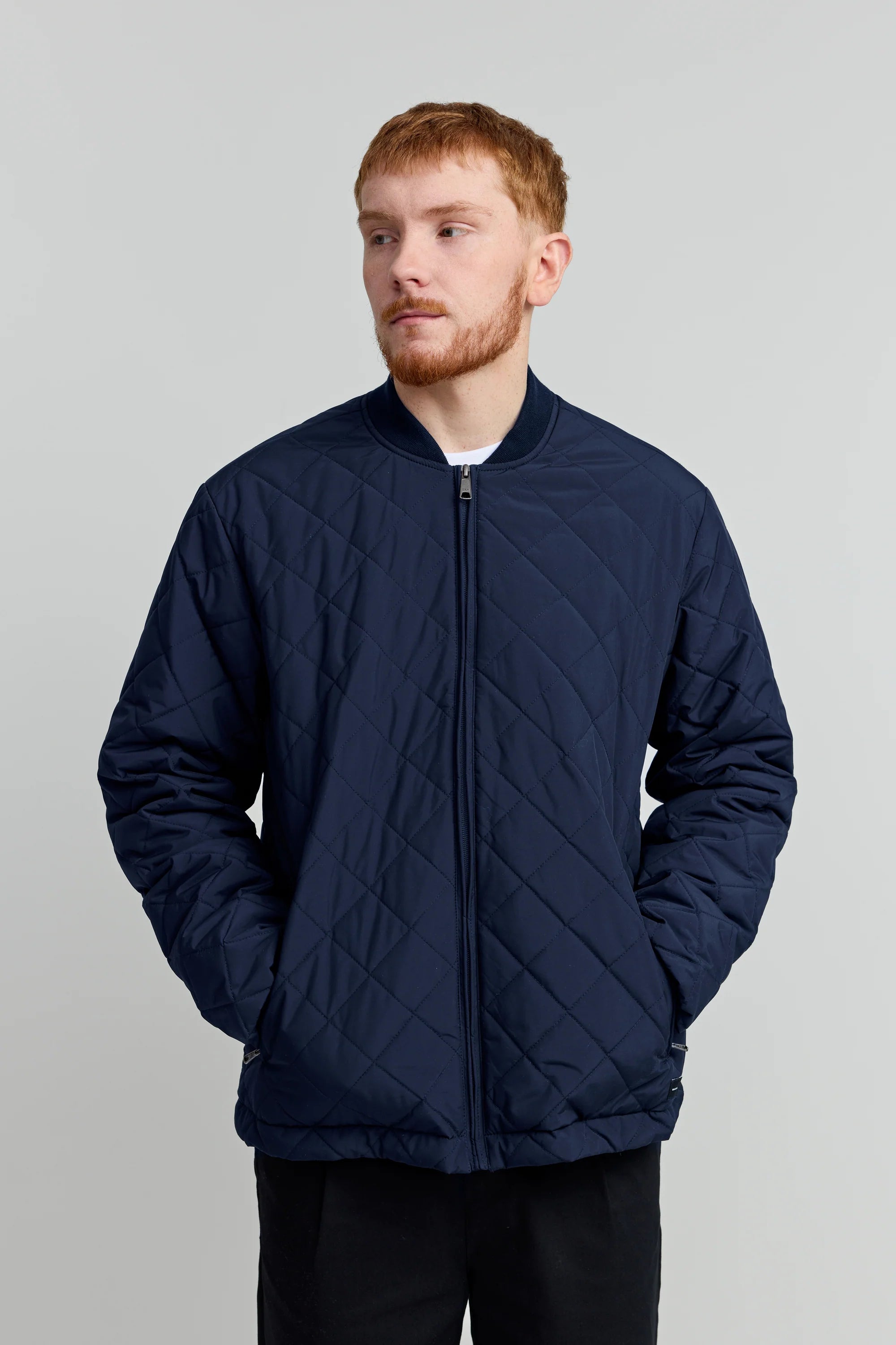 Makia miesten takki Ilmari Quilted Jacket, tummansininen