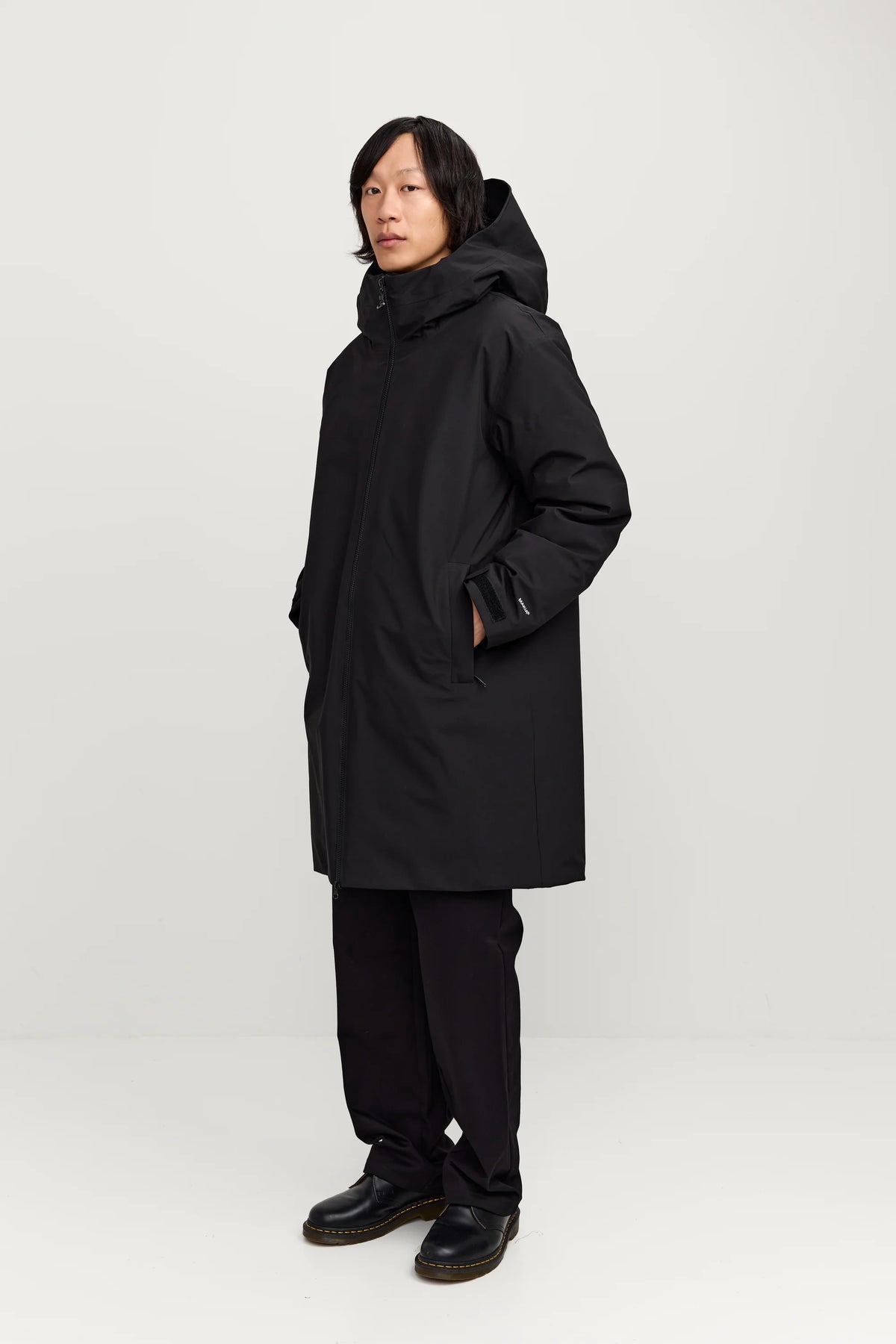 Makia miesten parkatakki Pacific Jacket, musta