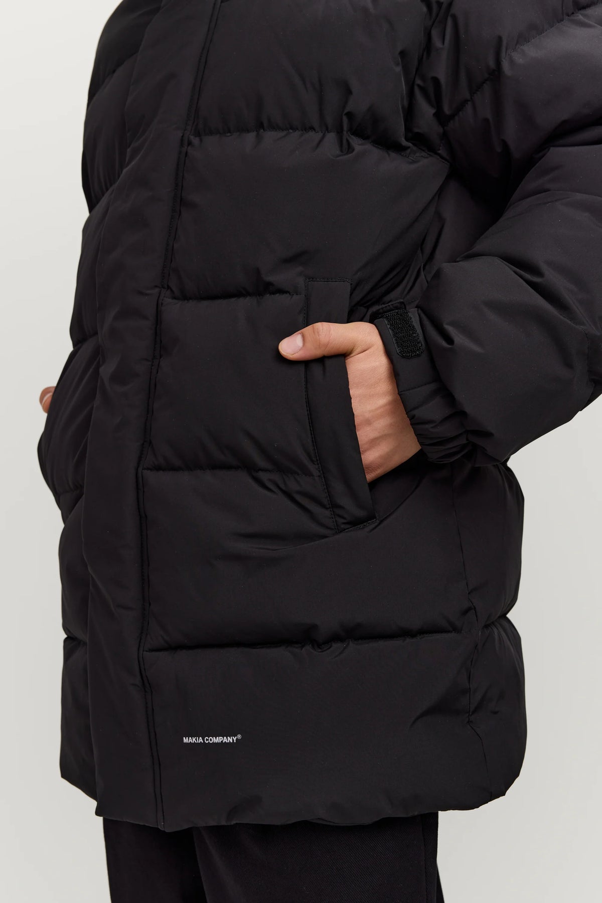 Makia miesten toppatakki Aamos Jacket, musta