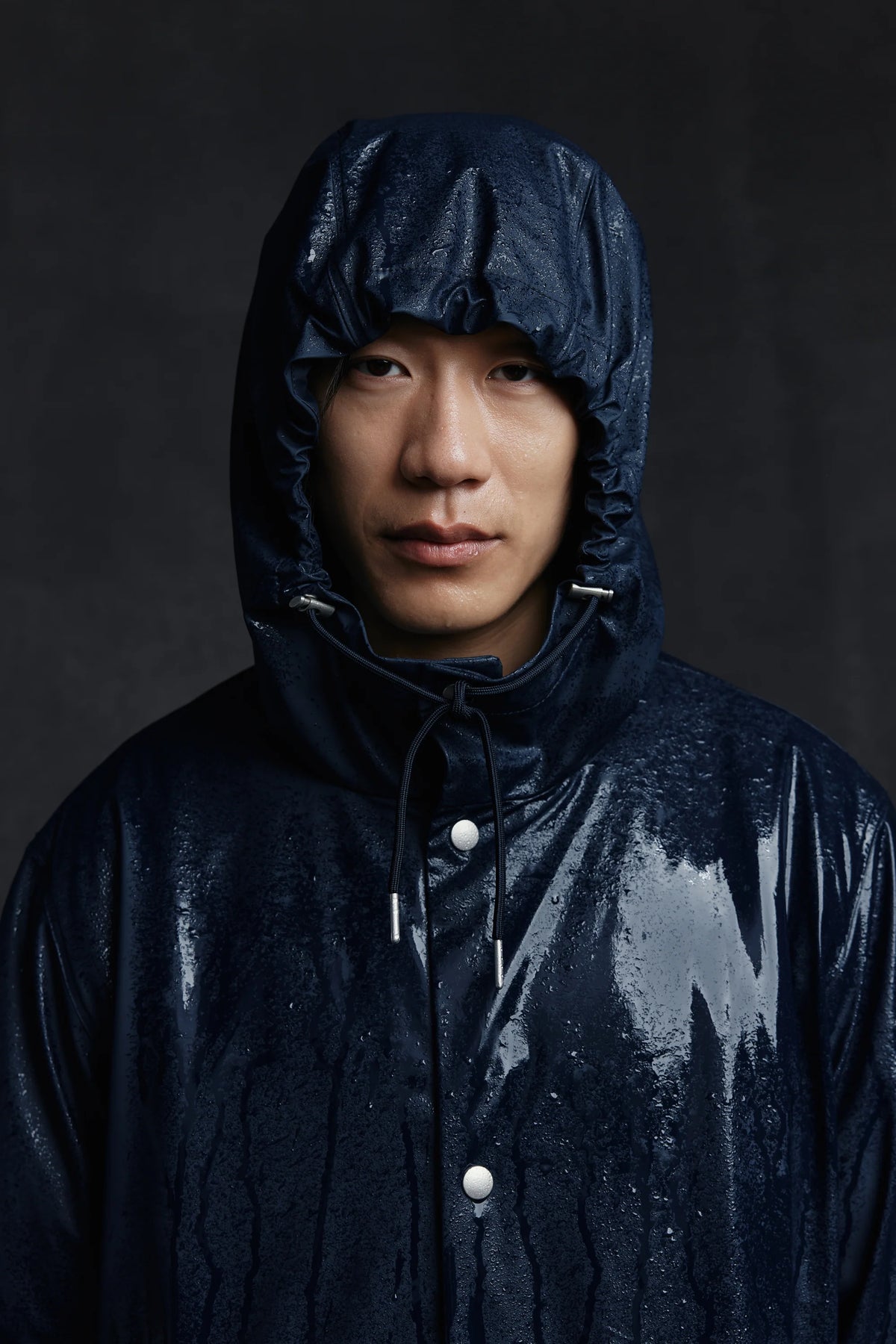 Makia unisex sadetakki Gust Rain Jacket, tummansininen