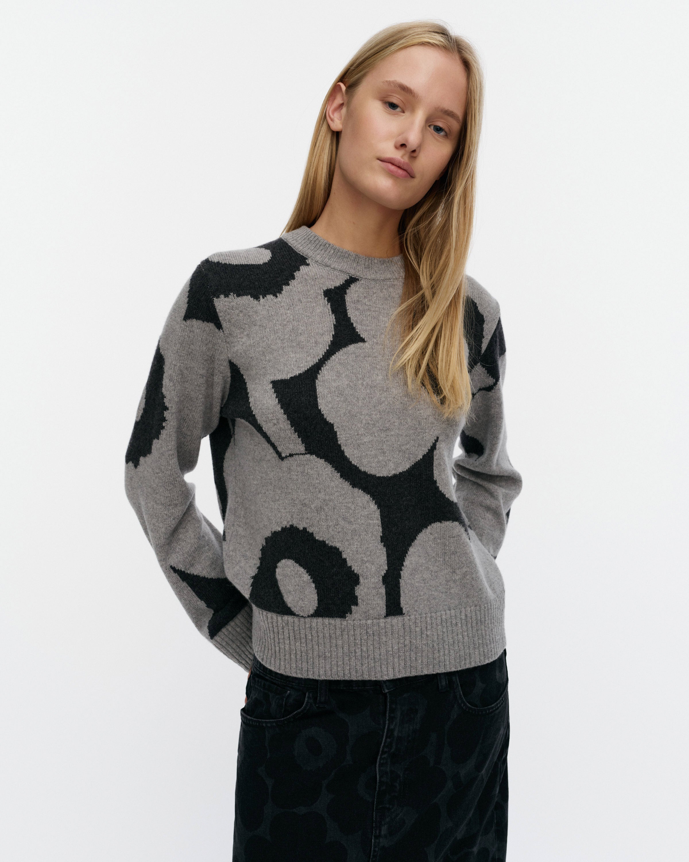 Marimekko naisten neulepusero Aatto Unikko, harmaa kuosillinen