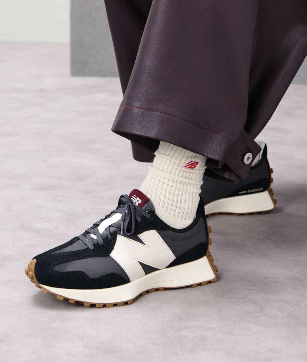 New Balance naisten tennarit 327, musta