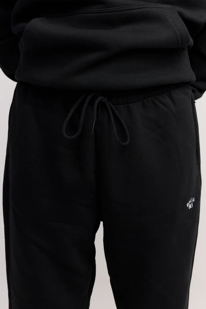 Makia miesten collegehousut Cove ZIP POCKET, musta