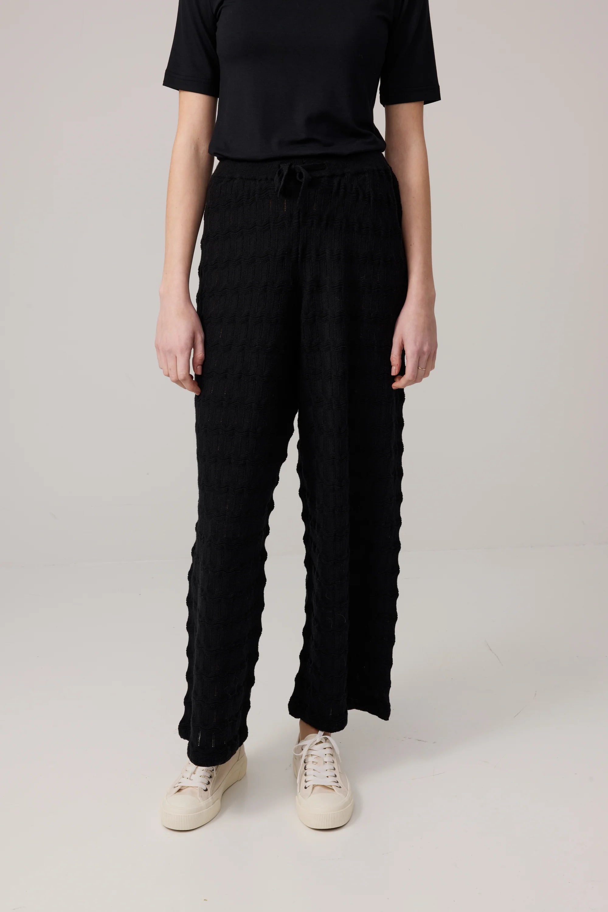 Makia naisten housut Marie Knitted Pants, musta