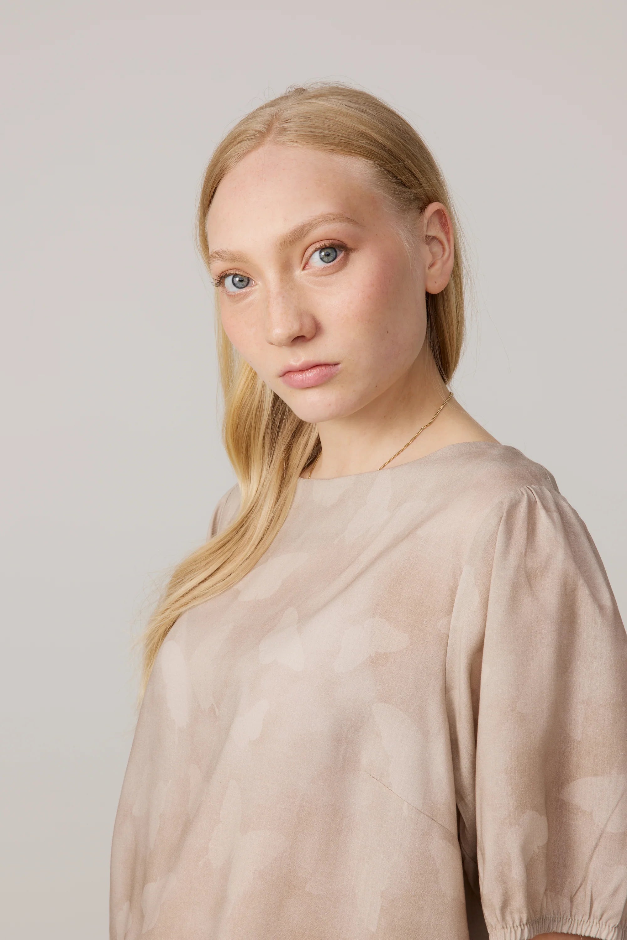 Makia naisten Puserot Papillone Blouse, Hiekka