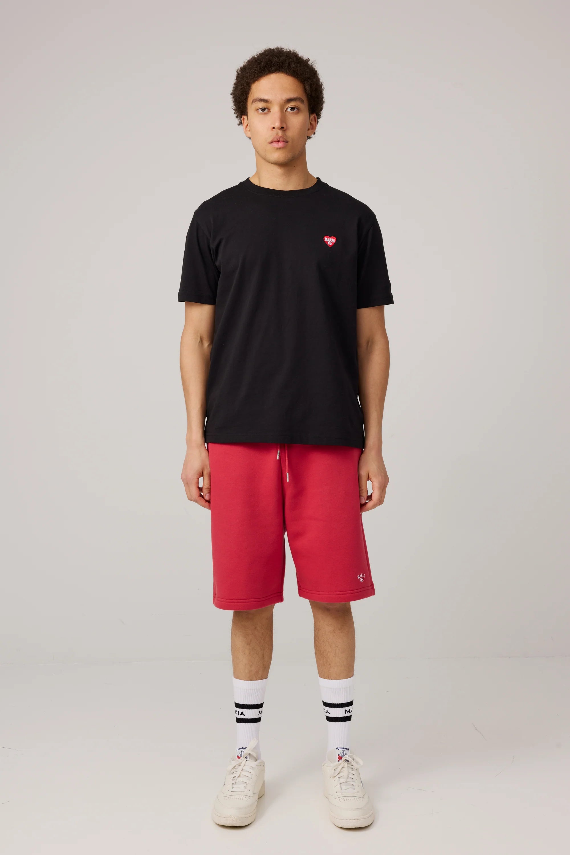 Makia miesten collegeshortsit Cove Sweatshorts, punainen