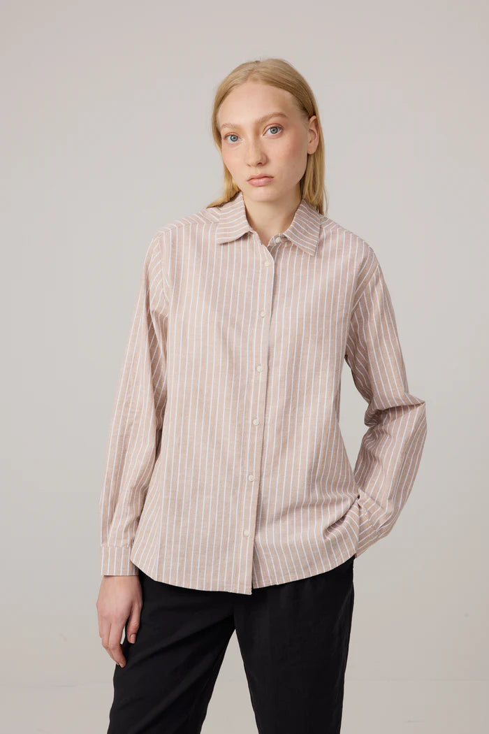 Makia naisten paitapusero Urpu Shirt, raidallinen beige