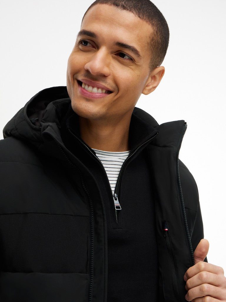 Tommy Hilfiger miesten takki Detachable Hooded Branded Puffer, musta