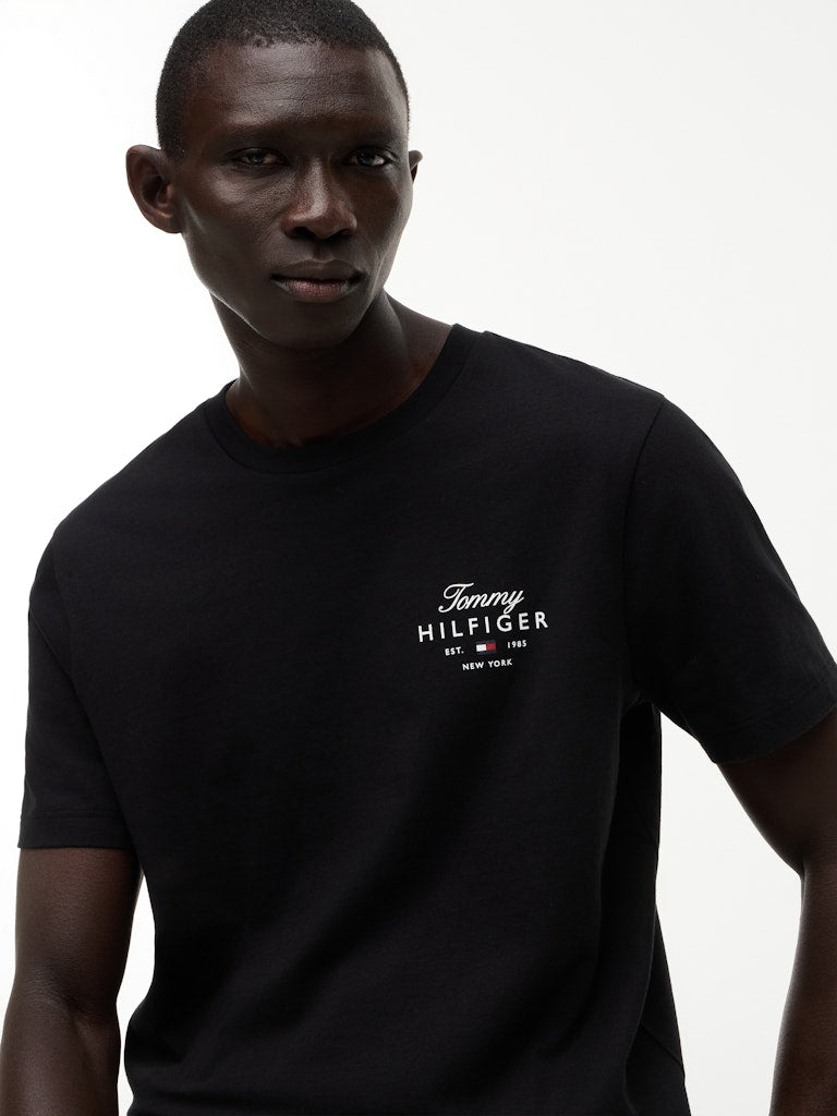 Tommy Hilfiger miesten T-paita Script Stack Regular Tee, musta