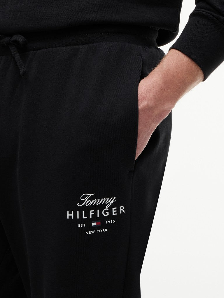Tommy Hilfiger miesten collegehousut Script Stack Sweatpants, musta