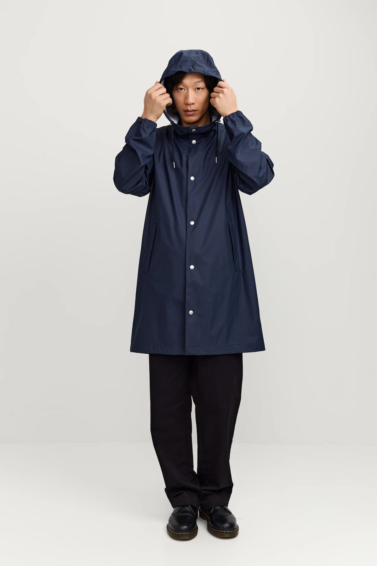 Makia unisex sadetakki Gust Rain Jacket, tummansininen