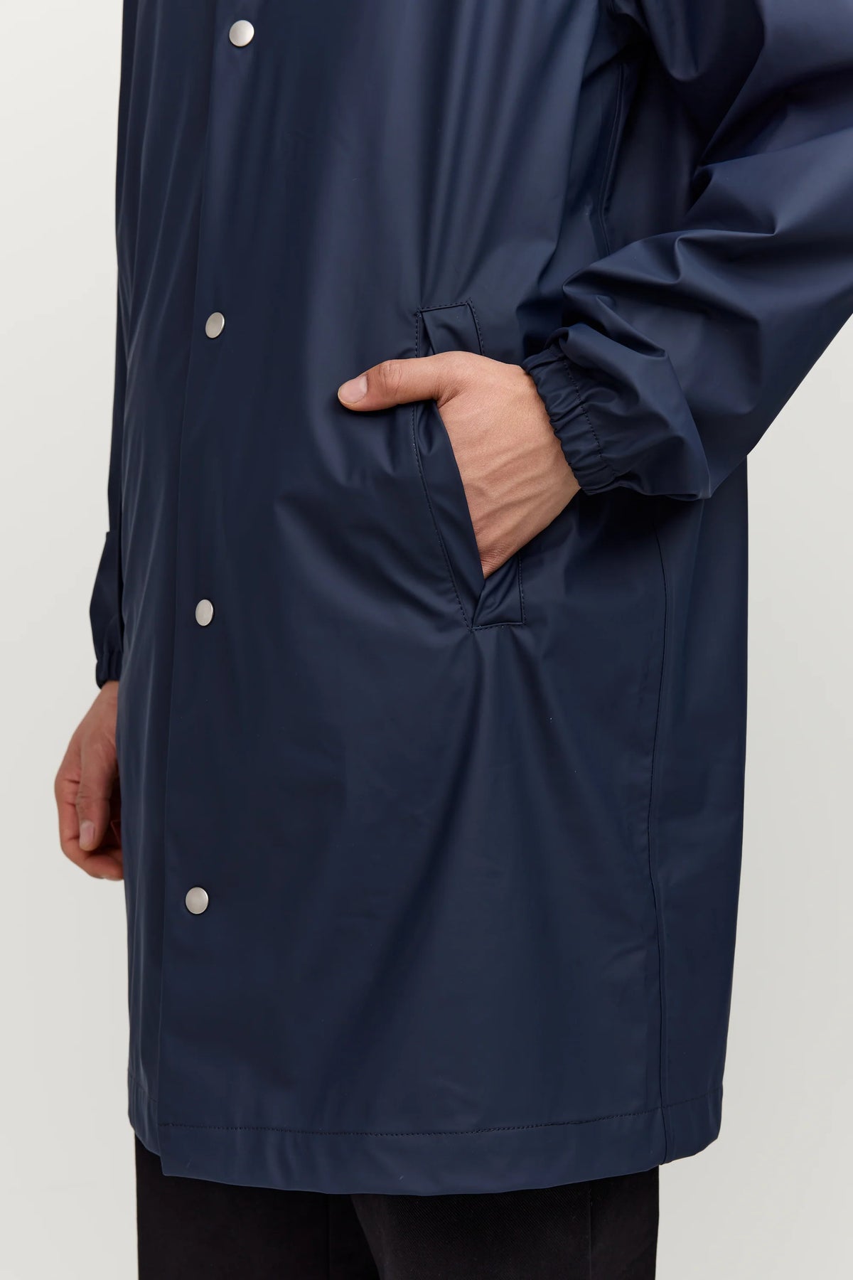 Makia unisex sadetakki Gust Rain Jacket, tummansininen