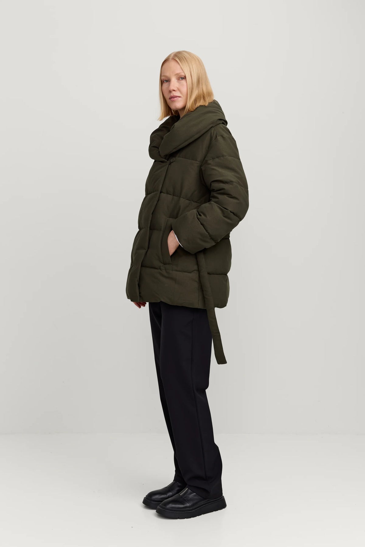 Makia naisten toppatakki Heini Jacket, tummanvihreä