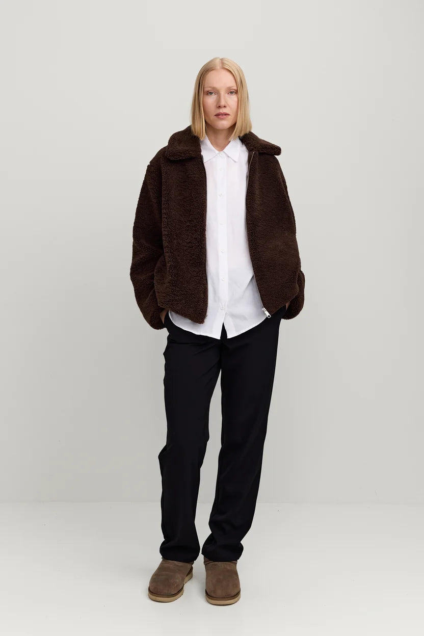 Makia naisten teddytakki Miisa Jacket, tummanruskea