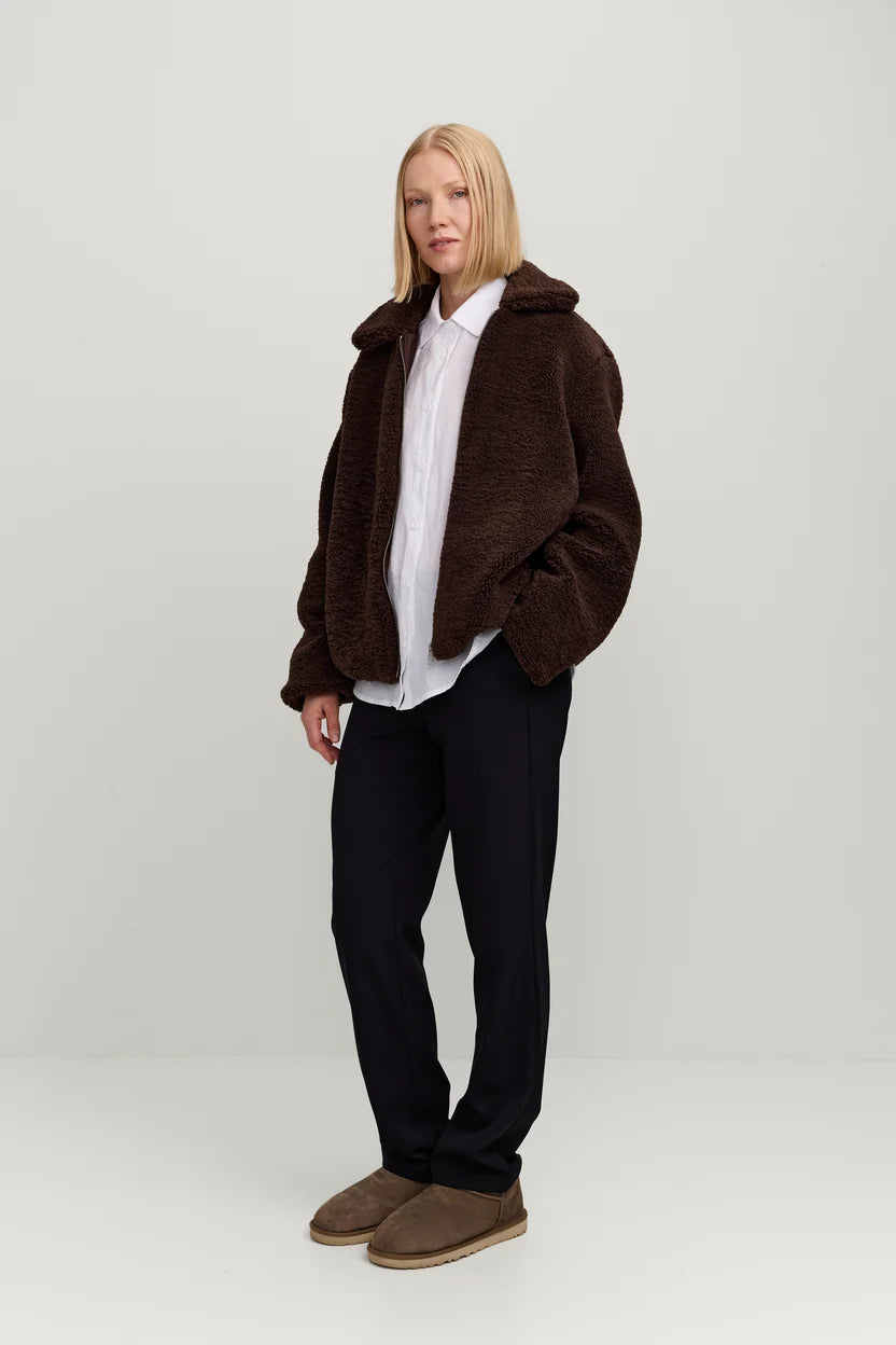 Makia naisten teddytakki Miisa Jacket, tummanruskea