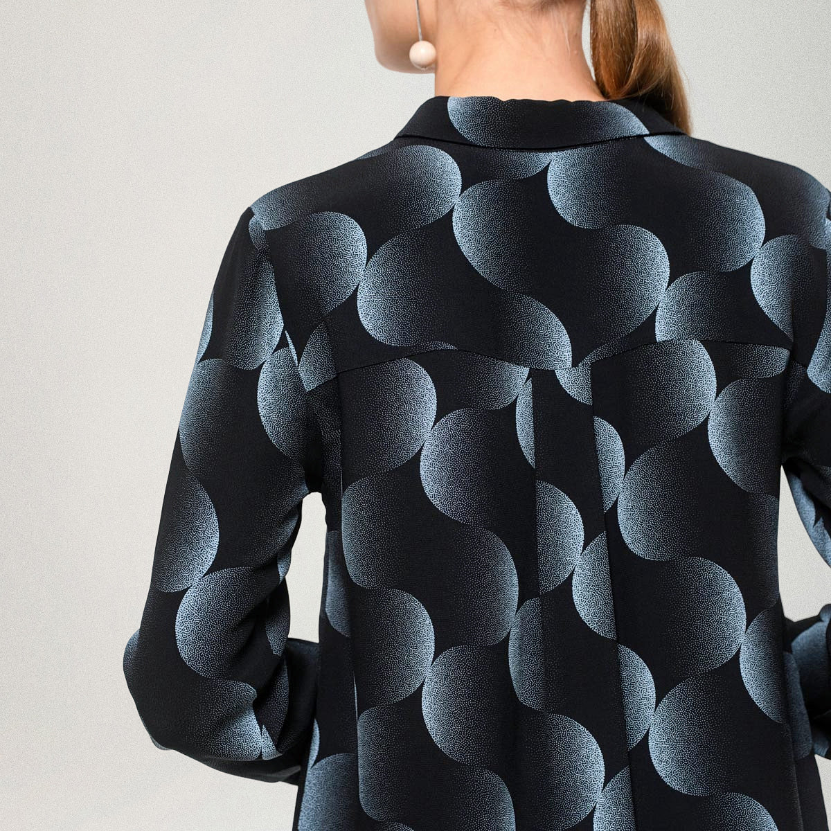 Aarikka naisten paitapusero Tiila, musta kuosi