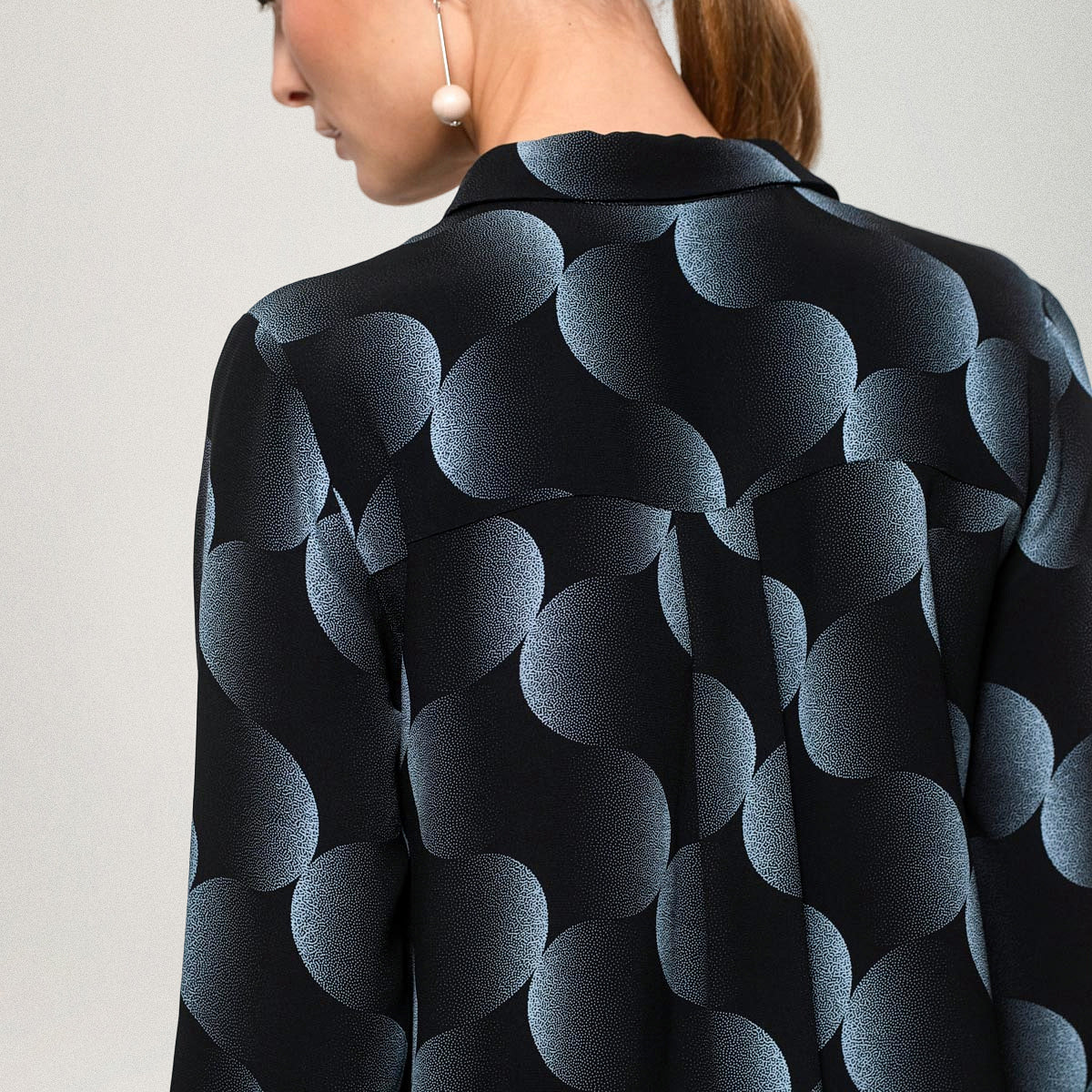 Aarikka naisten paitapusero Tiila, musta kuosi