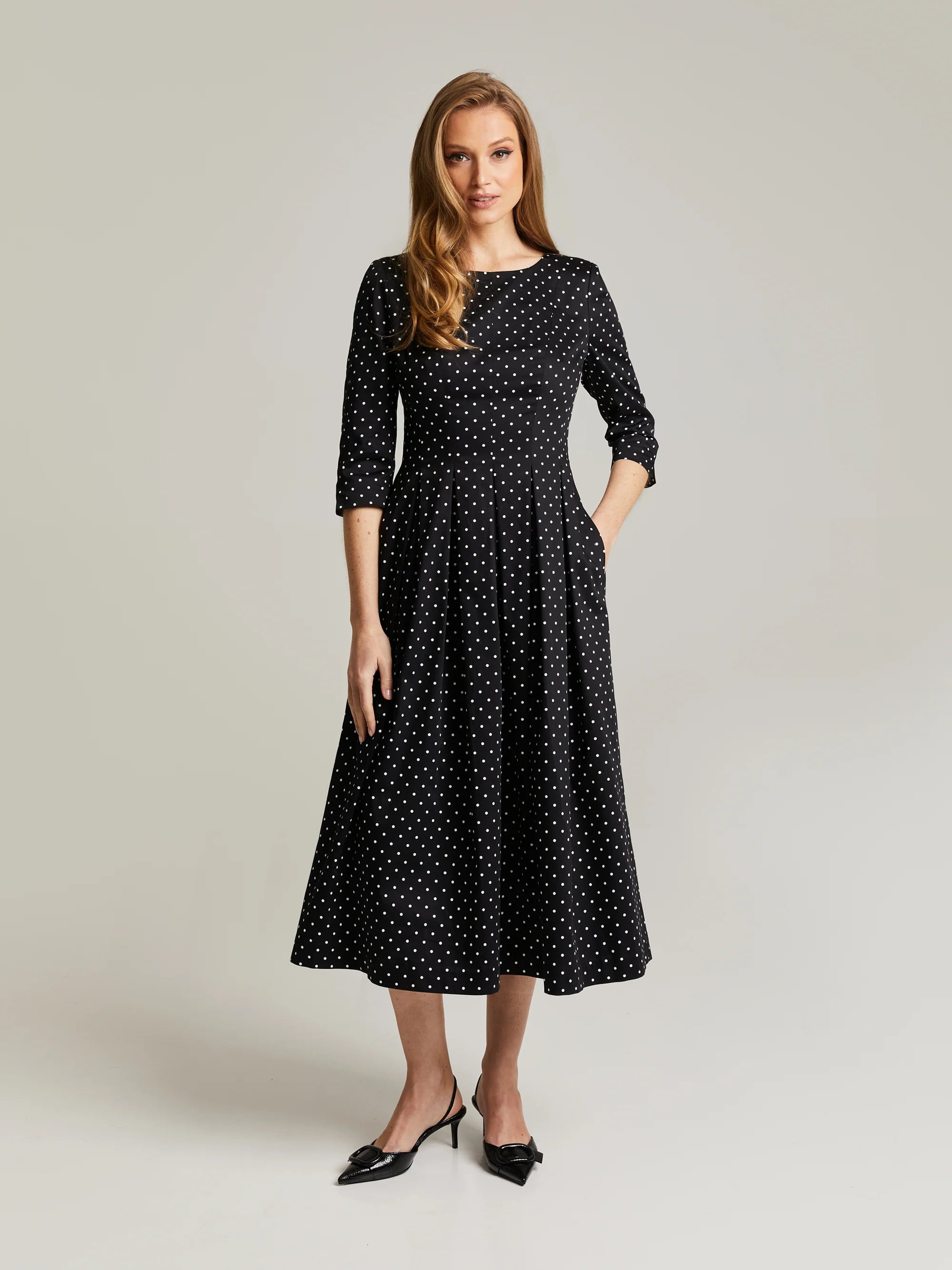 andiata-naisten-mekko-julitta-3-dress-mustavalkoinen-1