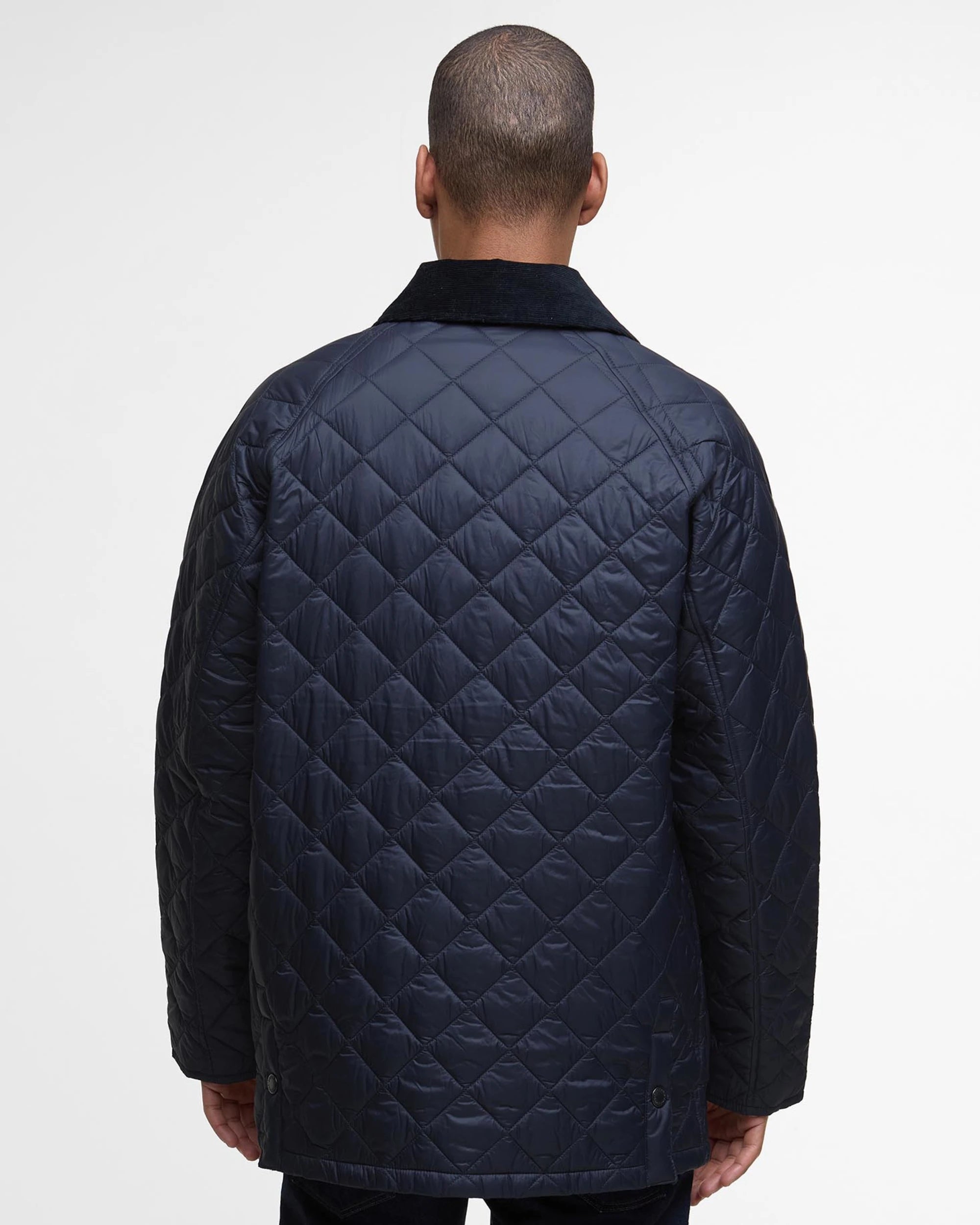 barbour-miesten-tikkitakki-barbour-essential-bedale-quilted-jacket-tummansininen-2