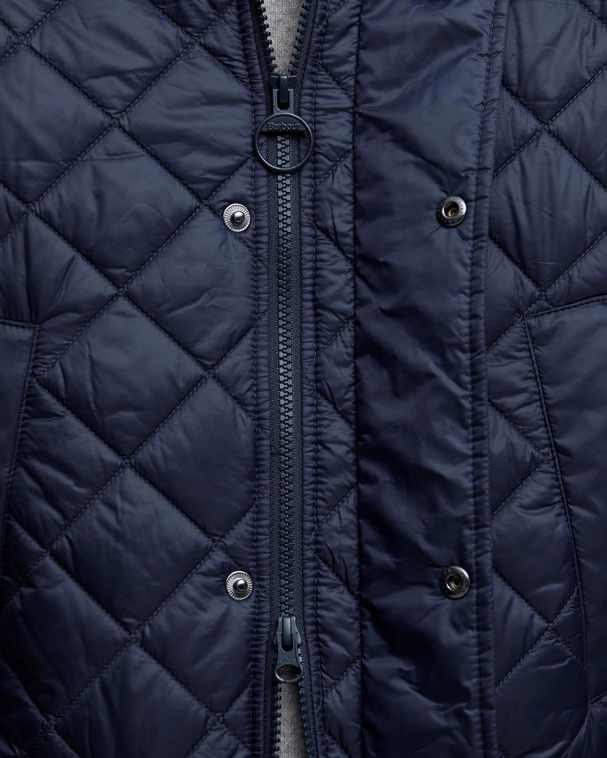barbour-miesten-tikkitakki-barbour-essential-bedale-quilted-jacket-tummansininen-3