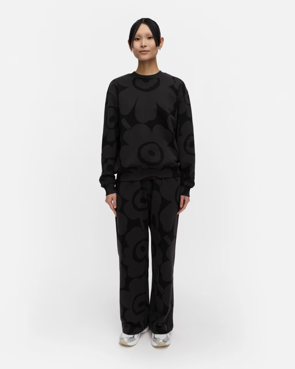 Marimekko collegepaita Leiot Unikko Kioski, musta kuosi