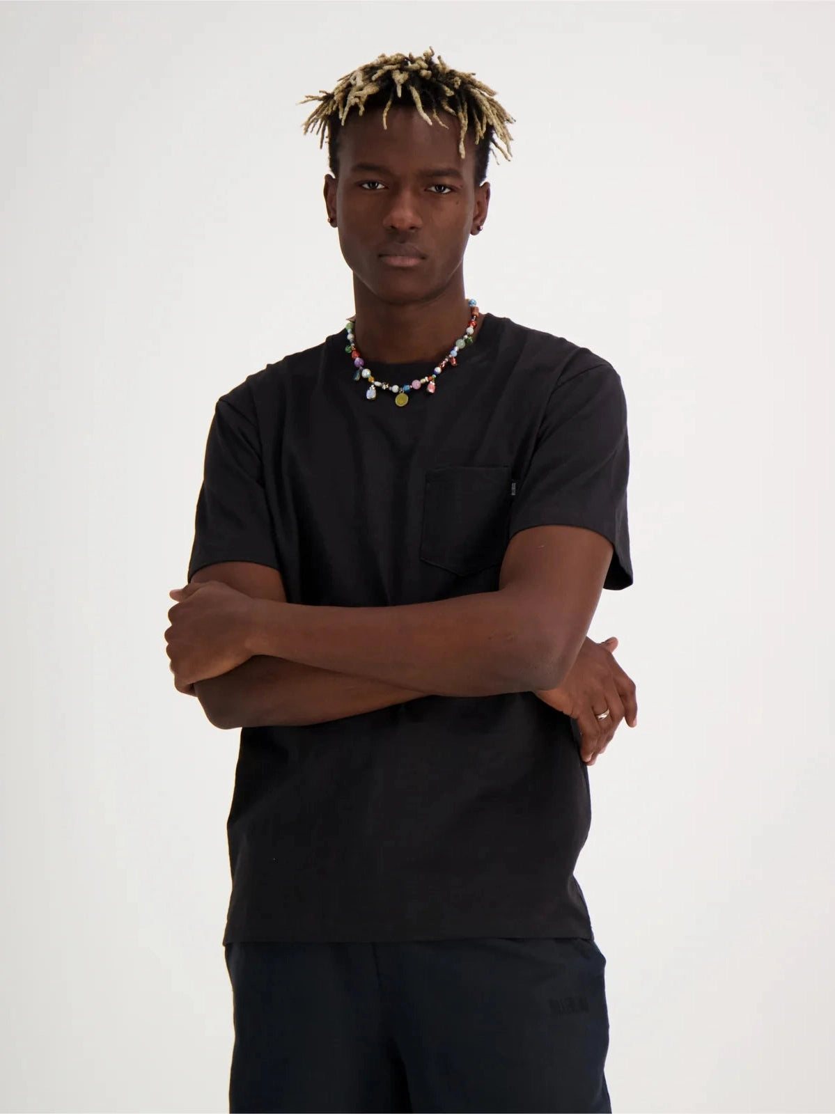 billebeino-miesten-t-paita-slub-pocket-t-shirt-musta-1