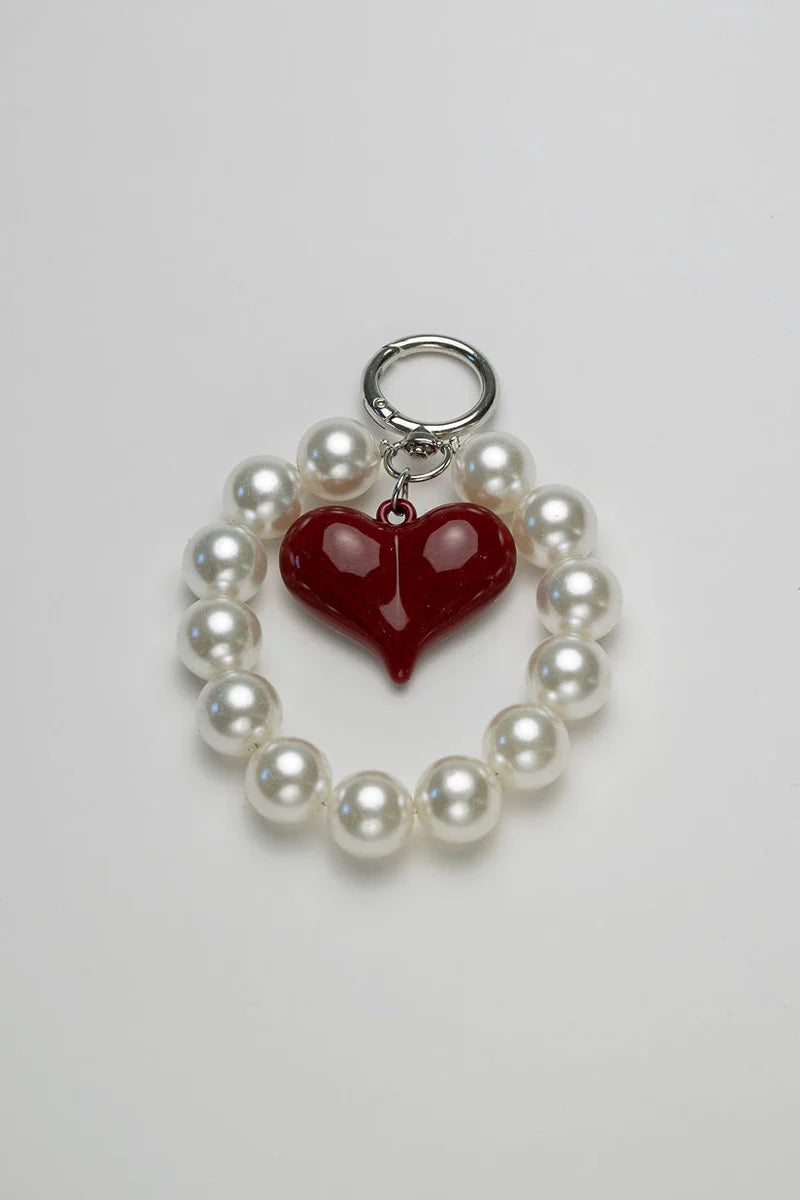 bow-19-avaimenpera-charm-pearl-red-valkopohjainen-kuosi-1